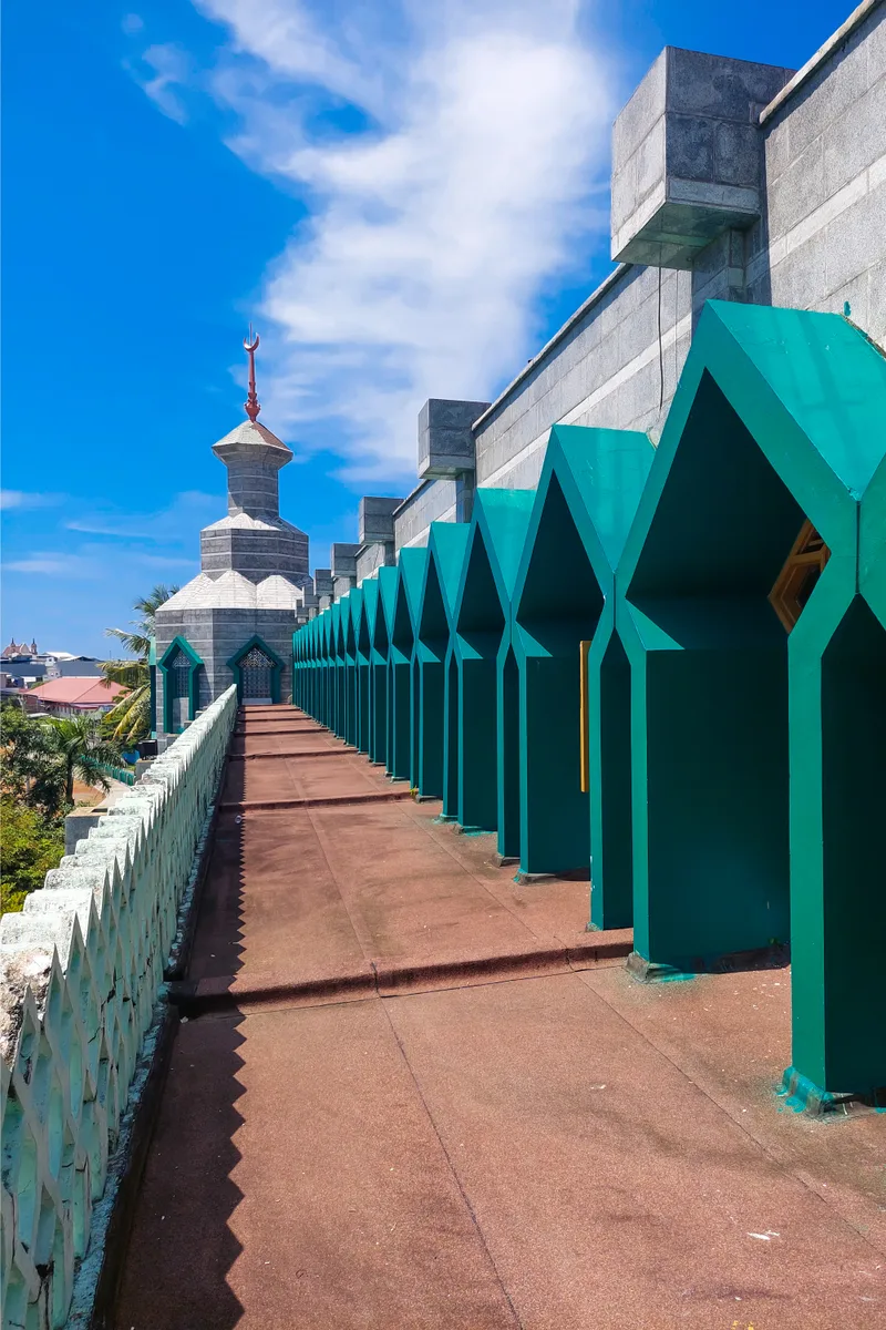 Artistic View Almarkaz Mosque Makassar Seen Outside Bright Day