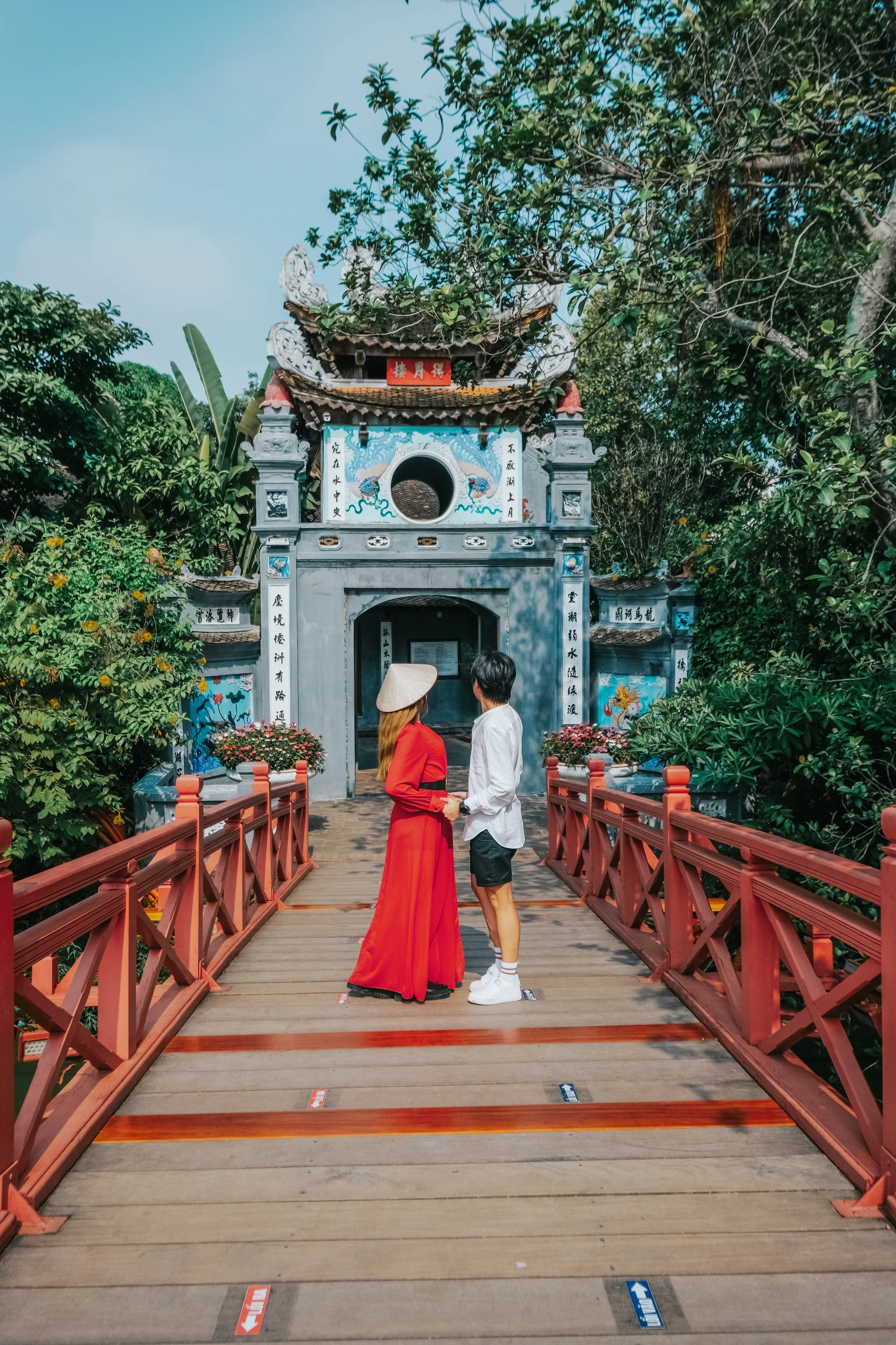 Asian Travel Huc Bridge Entrance Ngoc Son Temple Hoan Kiem Lake Hanoi Vietnam. Travel wallpaper. 4160×6239px. Free downloa…