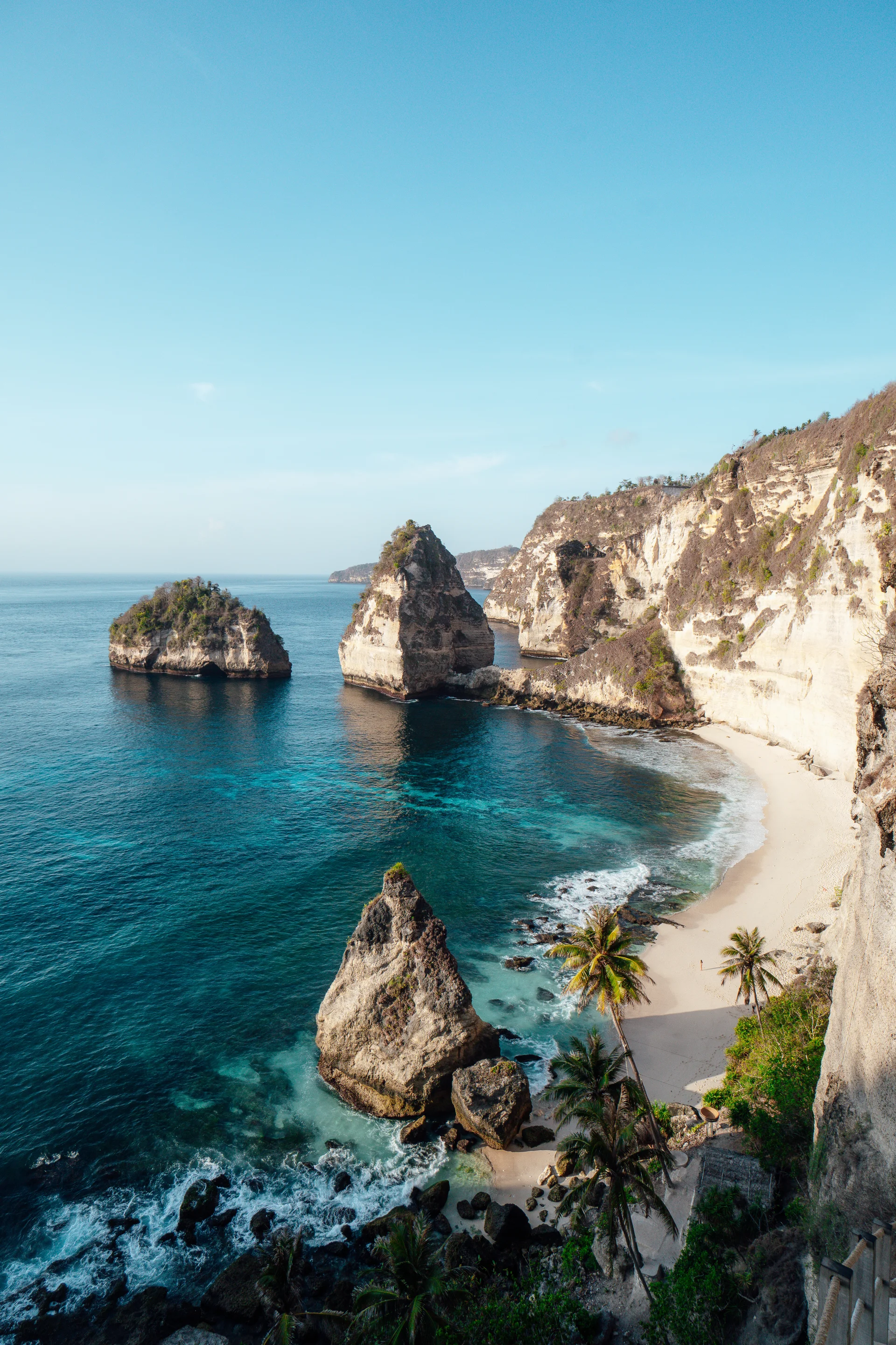 Beautiful Diamond Beach Penida Island Bali Indonesia. Nature wallpaper. 4000×6000px. Free download for personal use.