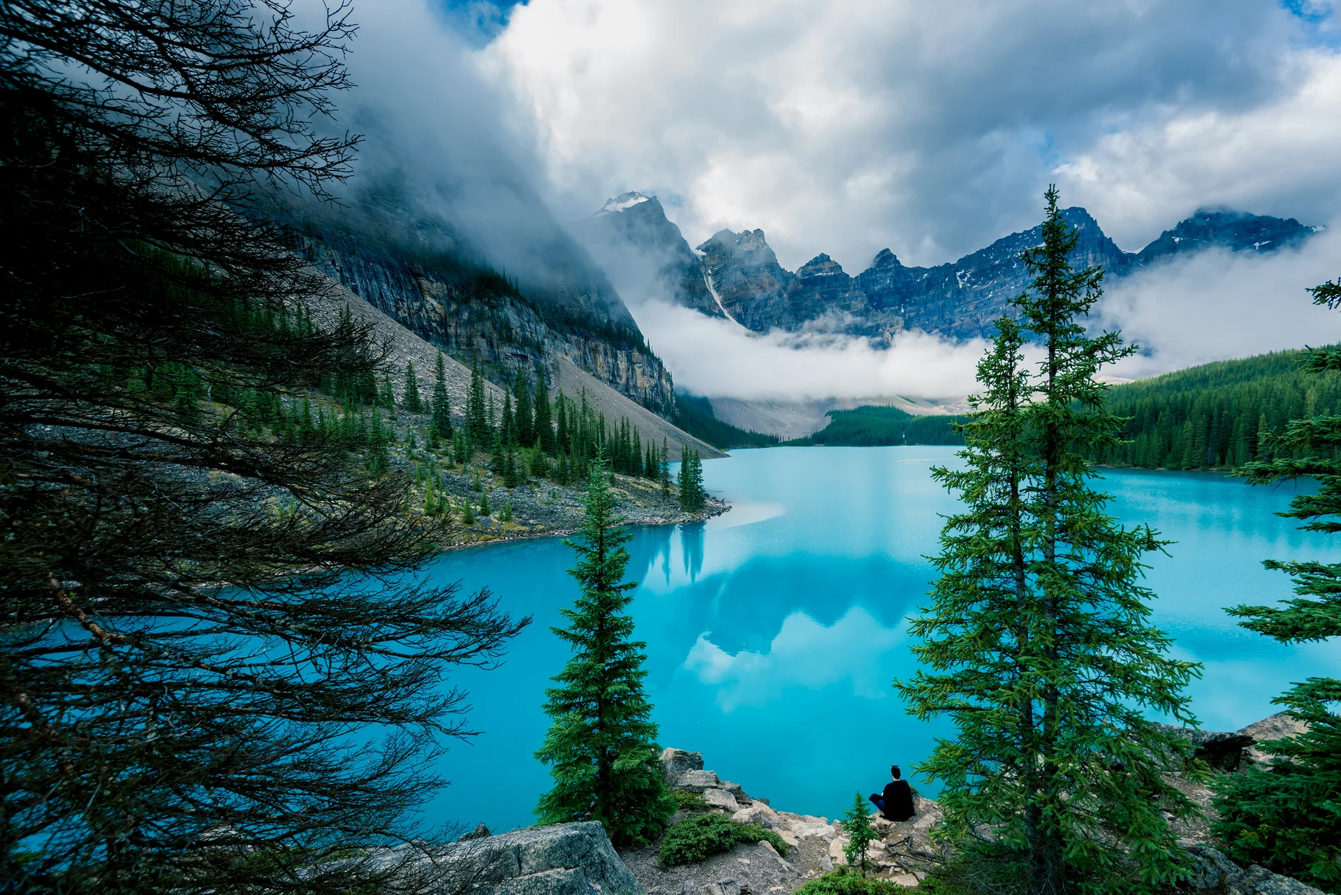 Beautiful Moraine Lake Banff National Park Alberta Canada. Nature wallpaper. 4250×2836px. Free download for personal use.