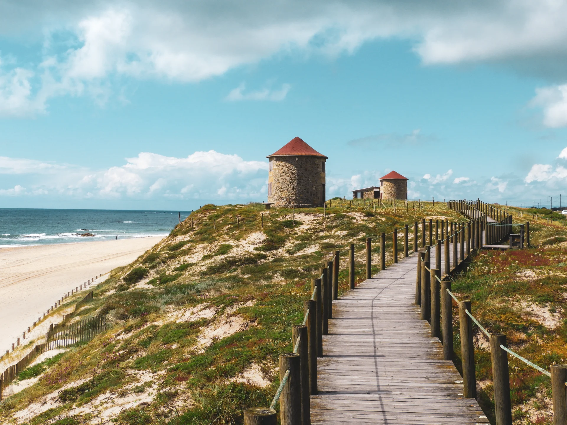 Beautiful Scenery Old Traditional Wind Mills Sandhills Portugal. Vintage wallpaper. 5184×3888px. Free download for persona…