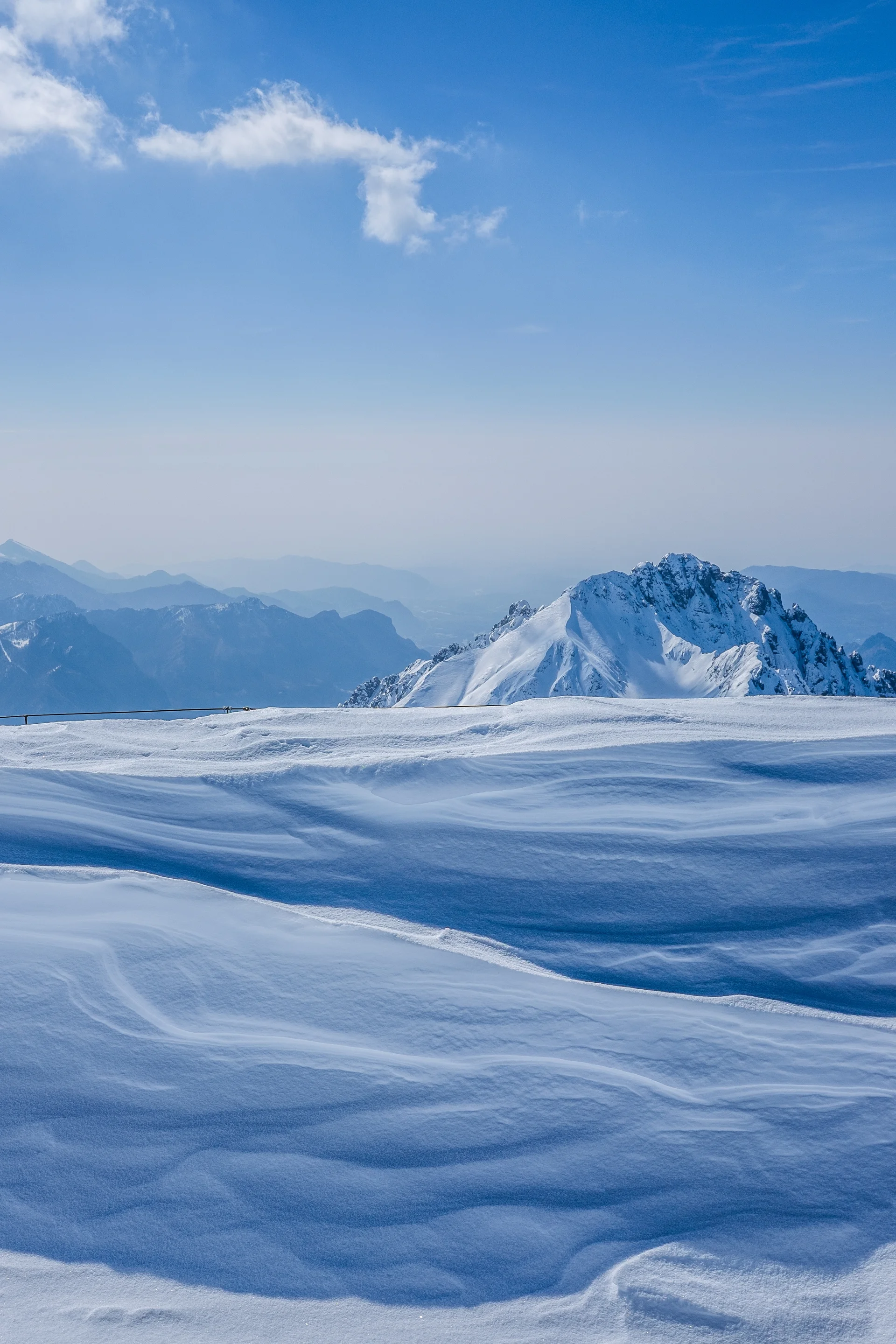 Beautiful Shot High White Hilltops Mountains Covered Fog. Nature wallpaper. 3003×4504px. Free download for personal use.
