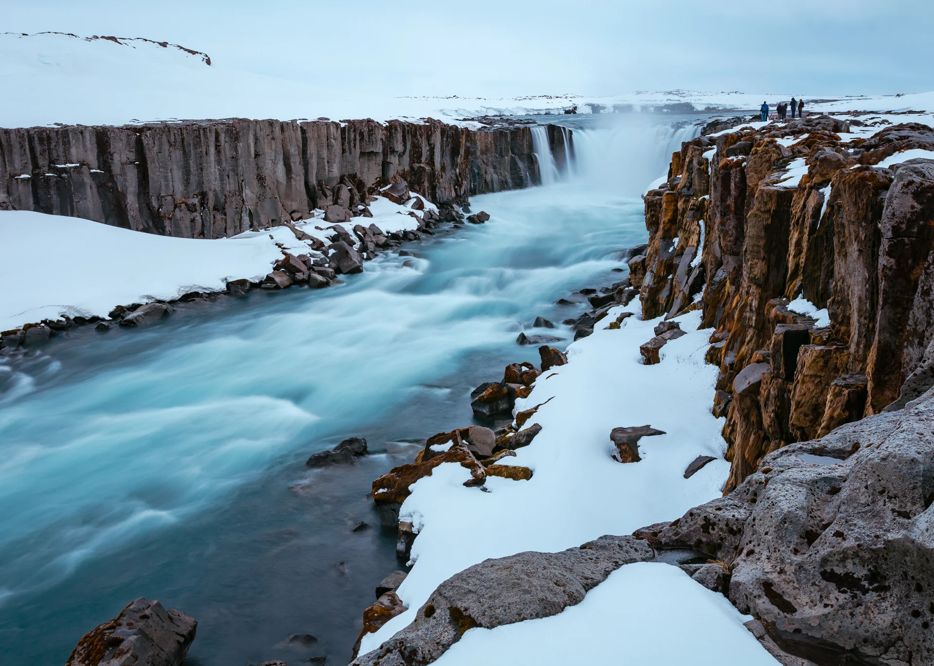 Beautiful Shot River Snowy Rocky Surface. Uncategorized wallpaper. 7239×5171px. Free download for personal use.