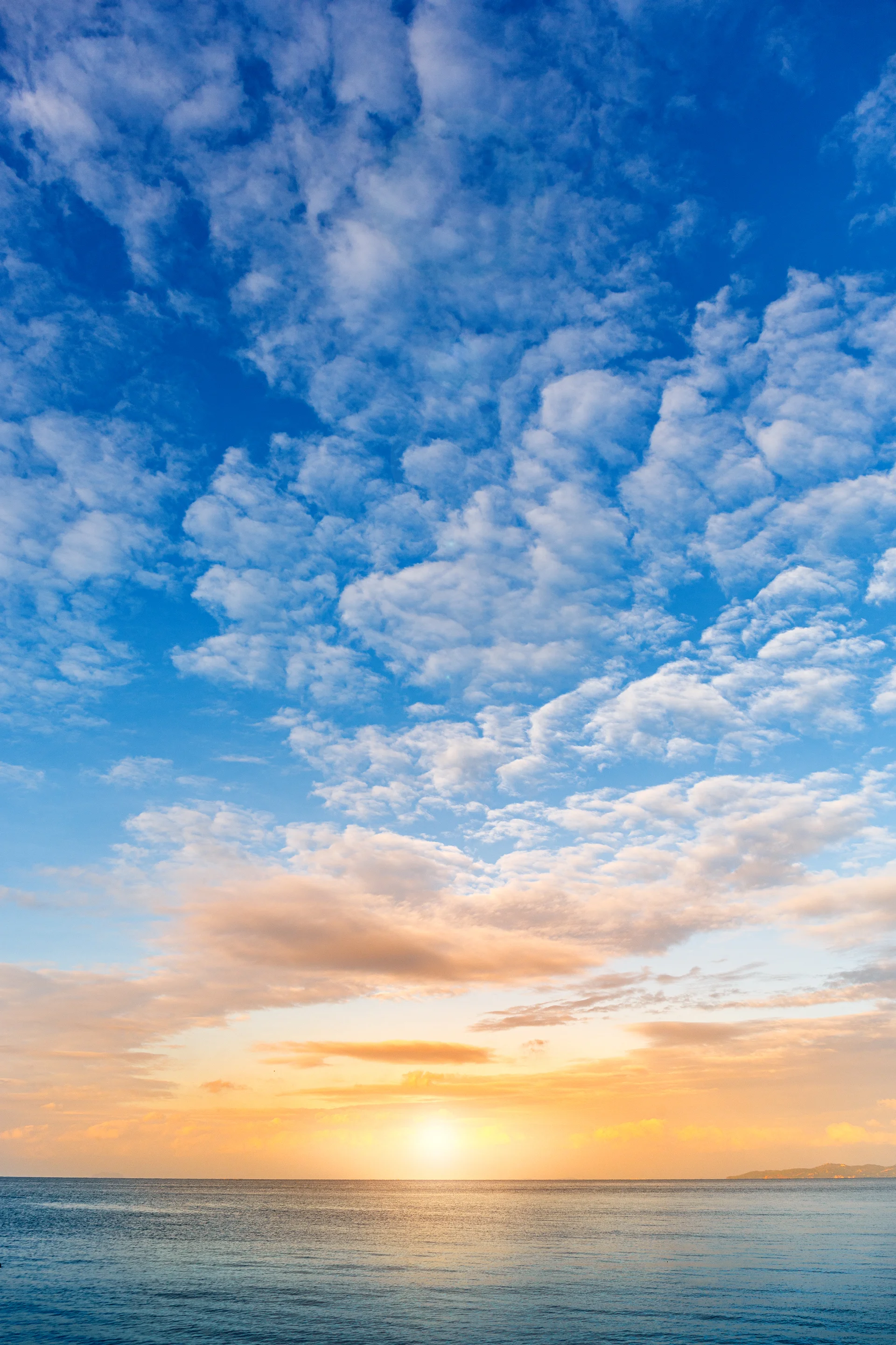 Beautiful Sunrise Sea With Cloudscape. Nature wallpaper. 2800×4200px. Free download for personal use.