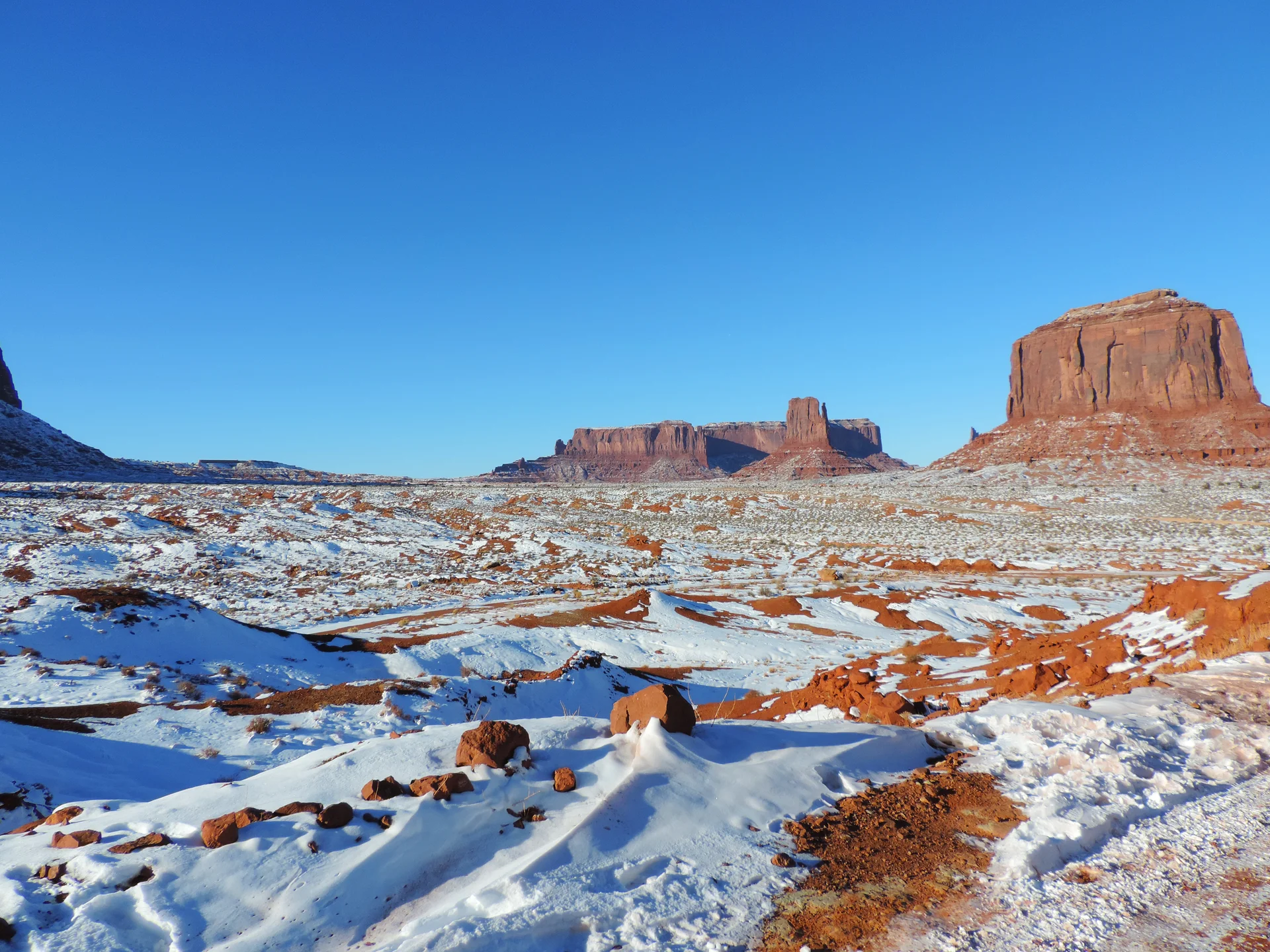 Beautiful View Monument Valley Winter. Nature wallpaper. 4813×3610px. Free download for personal use.