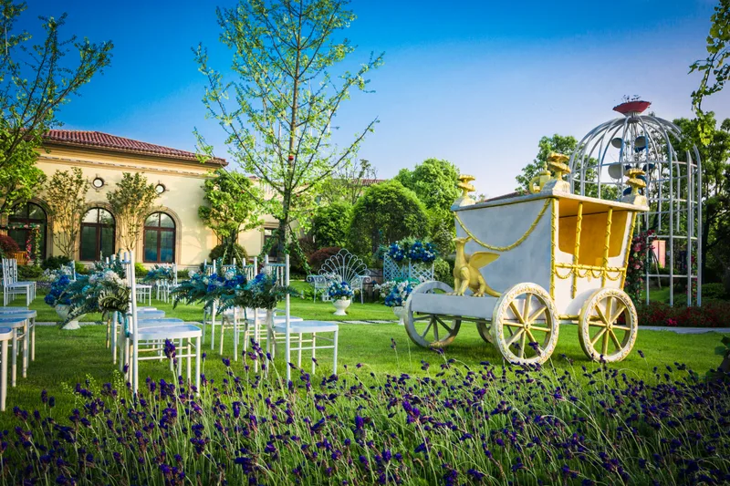 Beautiful Wedding Flower Arrangement Seats Along Aisle