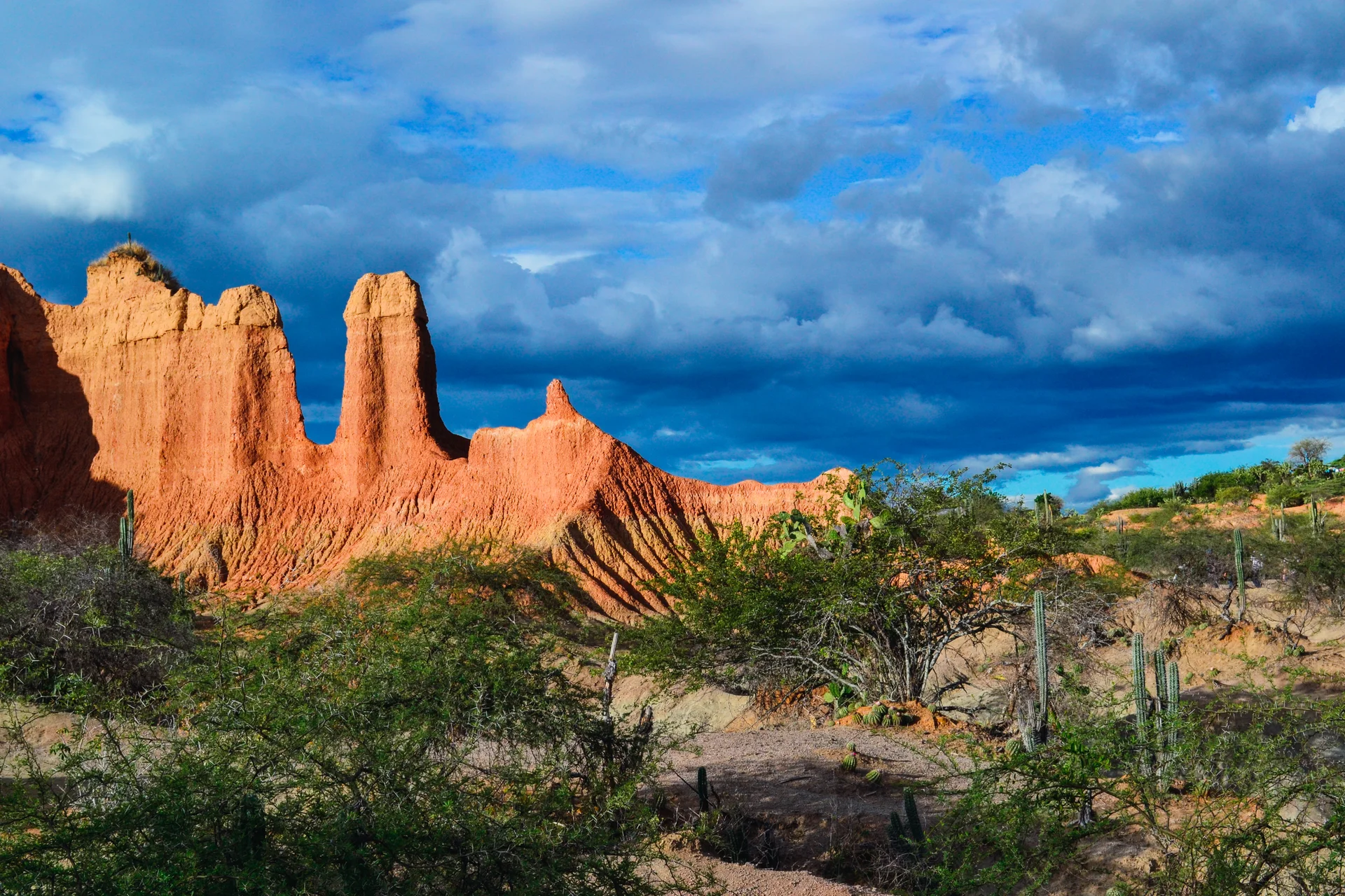 Breathtaking Scenery Cloudy Blue Sky Tatacoa Desert Colombia. Nature wallpaper. 4570×3047px. Free download for personal use.