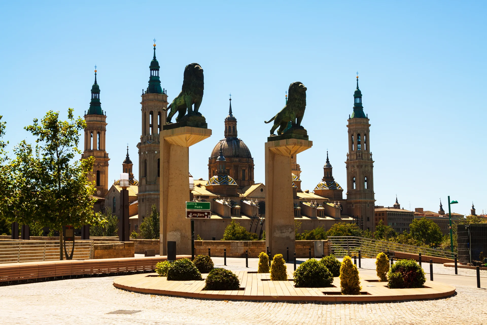 Bridge Lions Zaragoza. Uncategorized wallpaper. 4684×3122px. Free download for personal use.