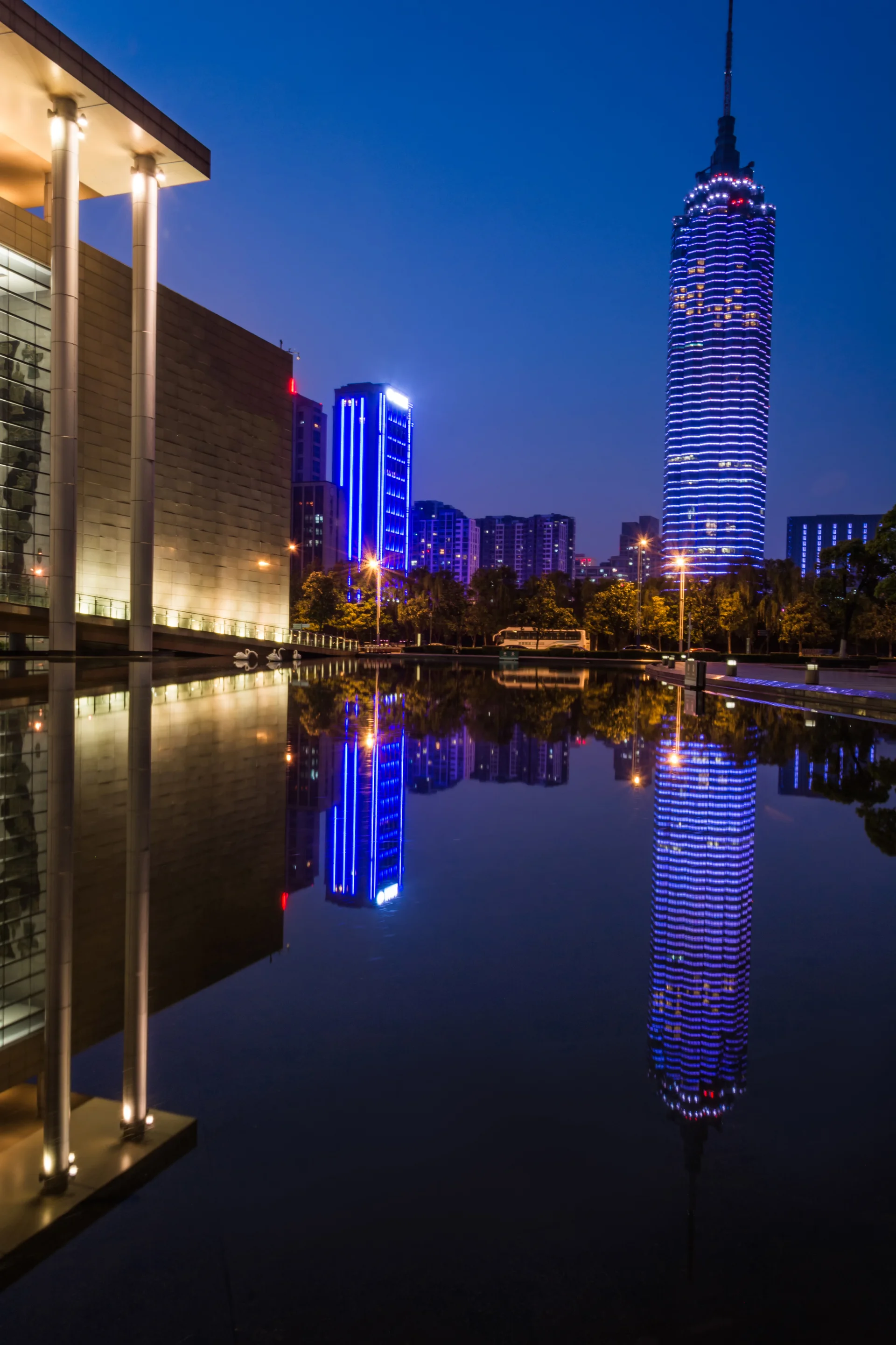 Building Night. Dark wallpaper. 3333×5000px. Free download for personal use.