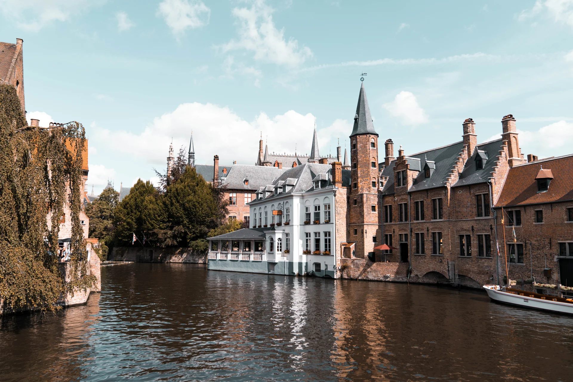 Castle Bruges. Uncategorized wallpaper. 7904×5272px. Free download for personal use.