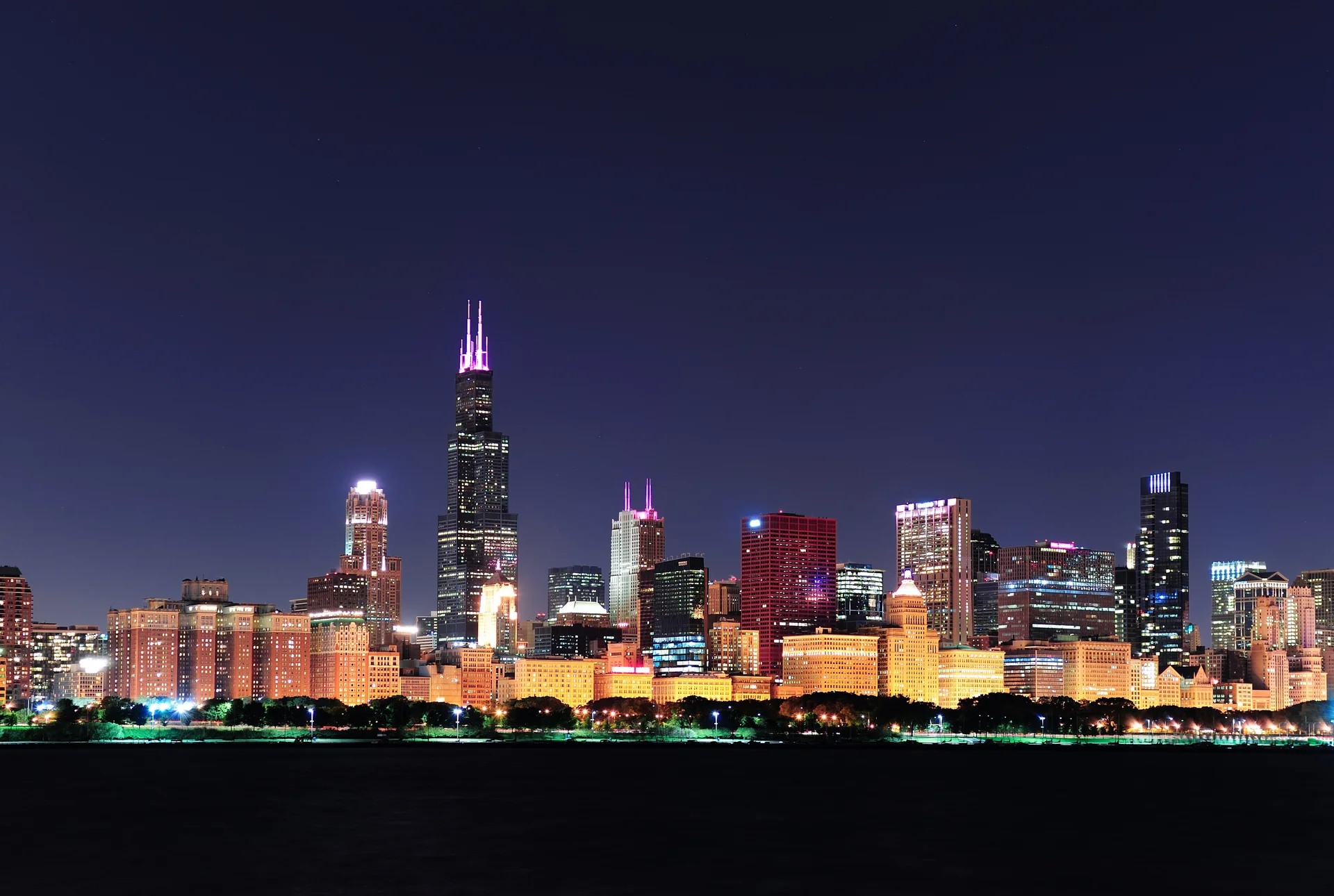 Chicago Skyline Dusk. Aerial wallpaper. 3982×2676px. Free download for personal use.