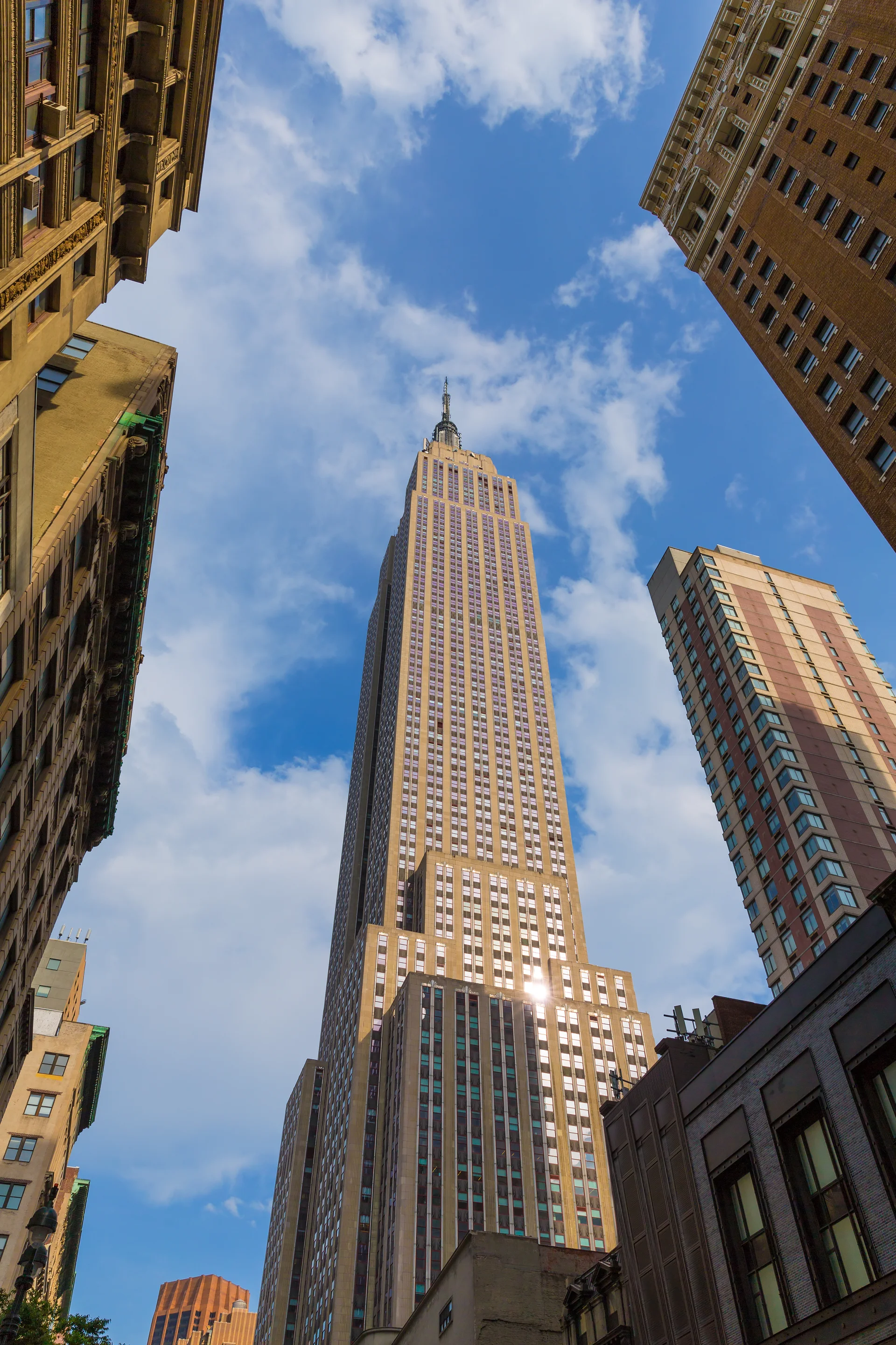 Empire State Building Manhattan New York City. Cities wallpaper. 3465×5197px. Free download for personal use.