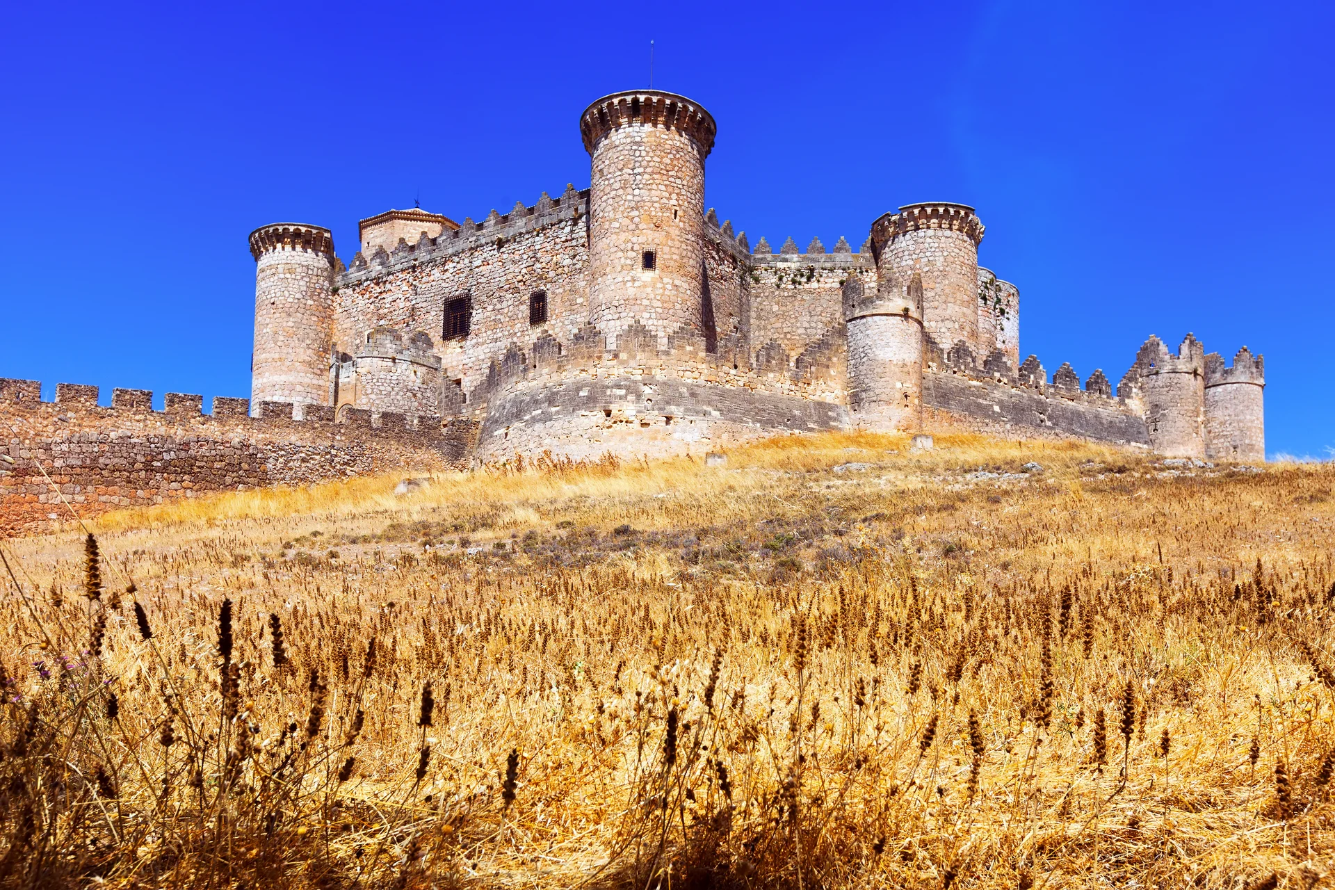 General View Castle Belmonte. Aerial wallpaper. 4000×2667px. Free download for personal use.
