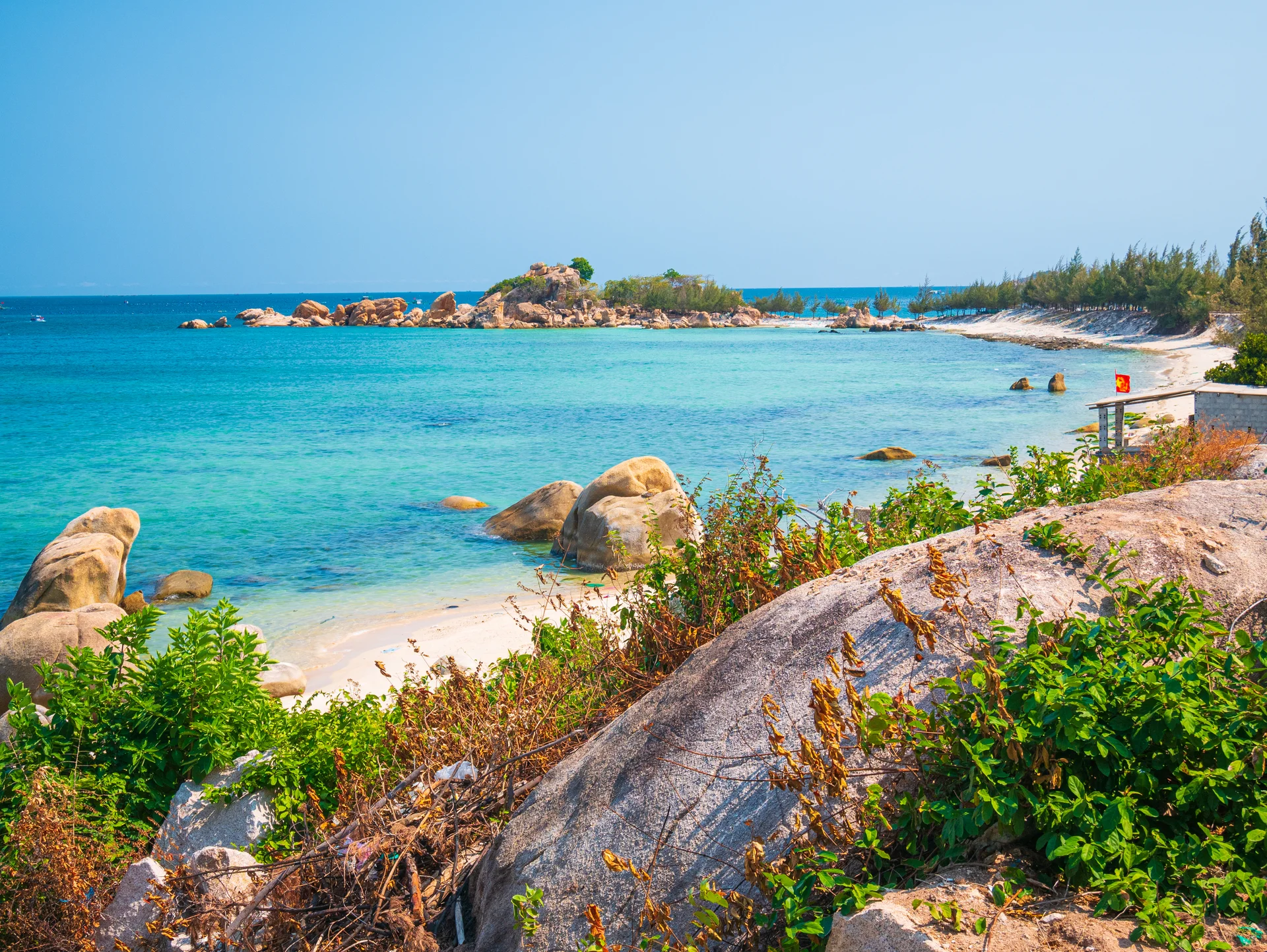 Gorgeous Tropical Beach Turquoise Transparent Water Unique Rock Boulders Vietnam. Nature wallpaper. 4592×3448px. Free down…