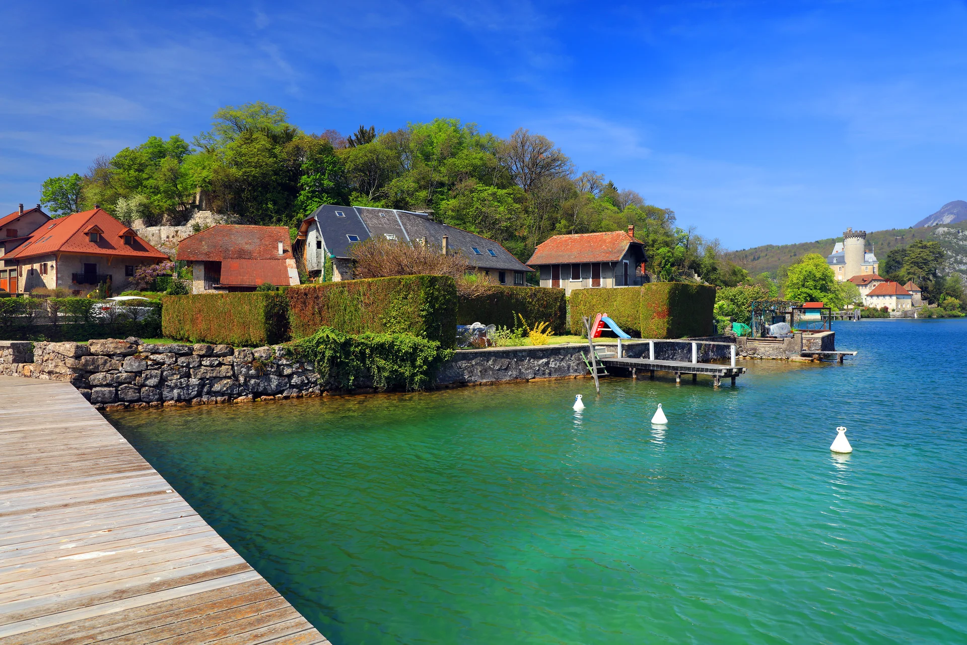 Houses By Annecy Lake Against Sky City. Nature wallpaper. 4000×2667px. Free download for personal use.