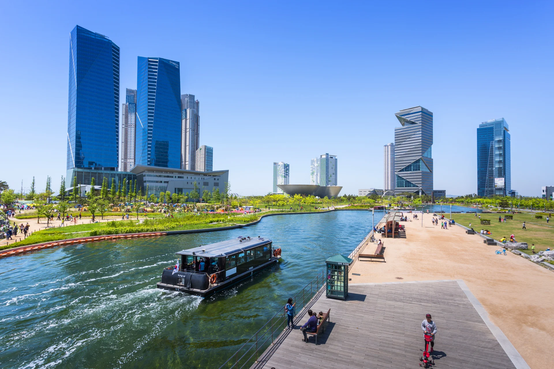 Incheon South Korea May 05 2015 People Are Riding Tourist Boat Summer Korea Central Park Songdo District Incheon South Kor…
