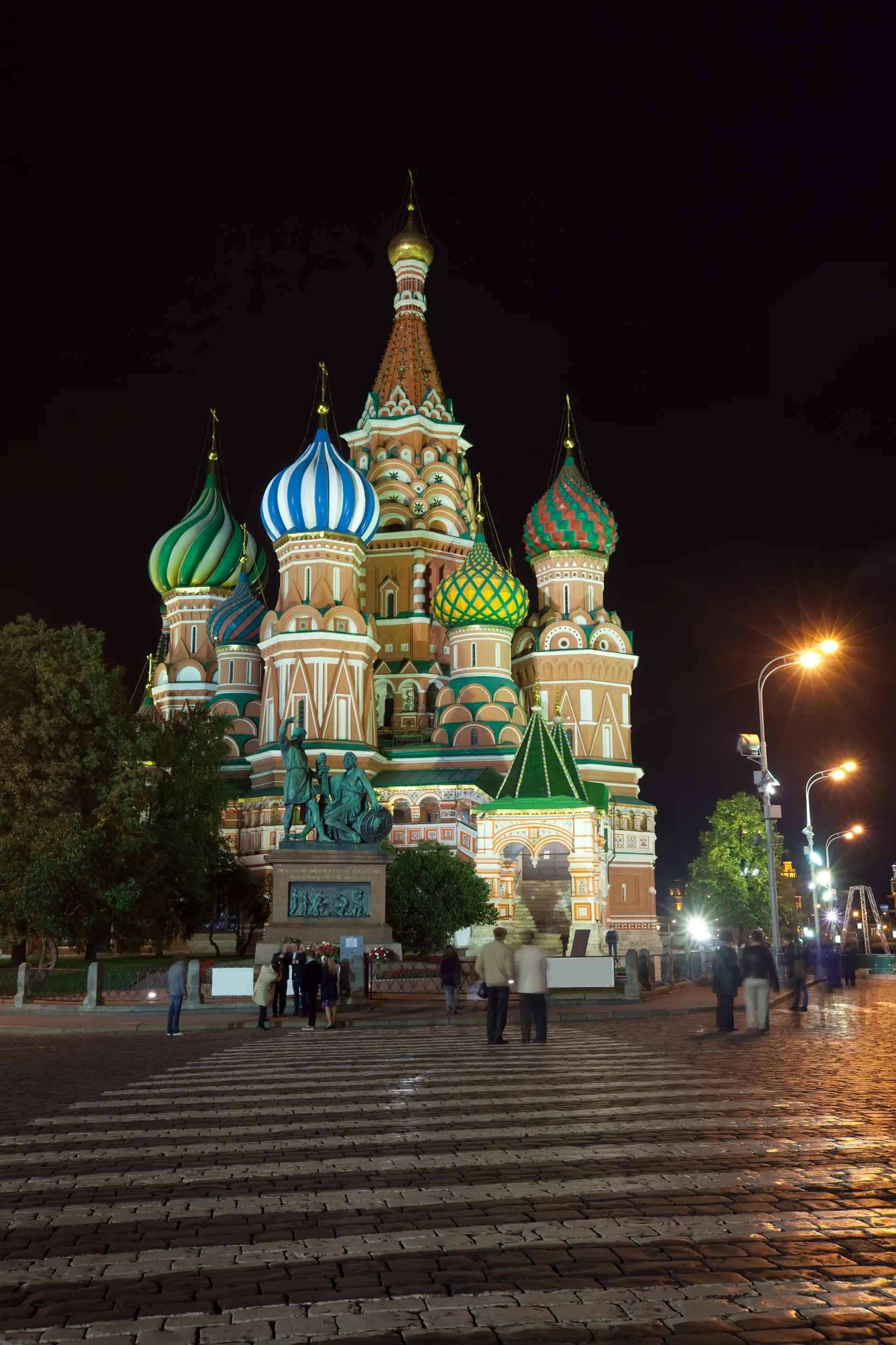 Intercession Cathedral Moscow Night Russia. Dark wallpaper. 3744×5616px. Free download for personal use.