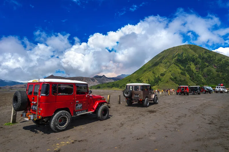 Java Indonesia Arpil 24 2017 Tourists 4x4 Jeep Tourist Rent Mount Bromo East Java Indonesia