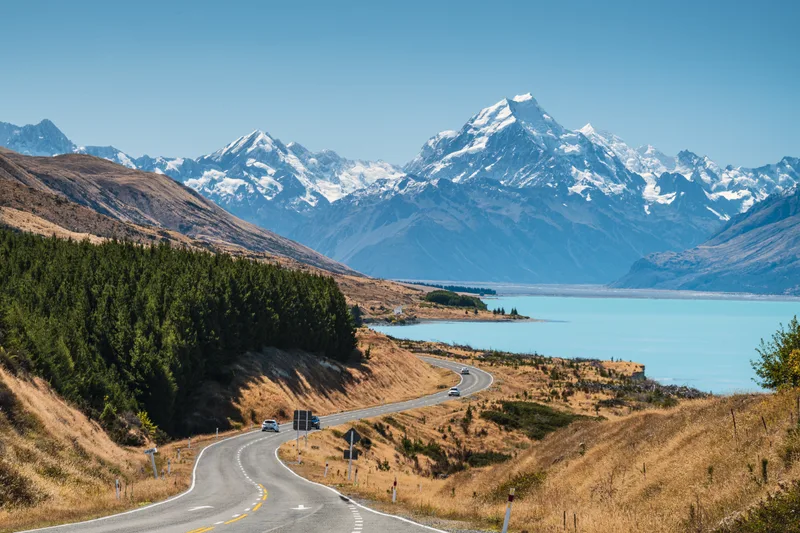 Landscape Lake Pukaki Pukaki New Zealand Surrounded With Snowy Mountains