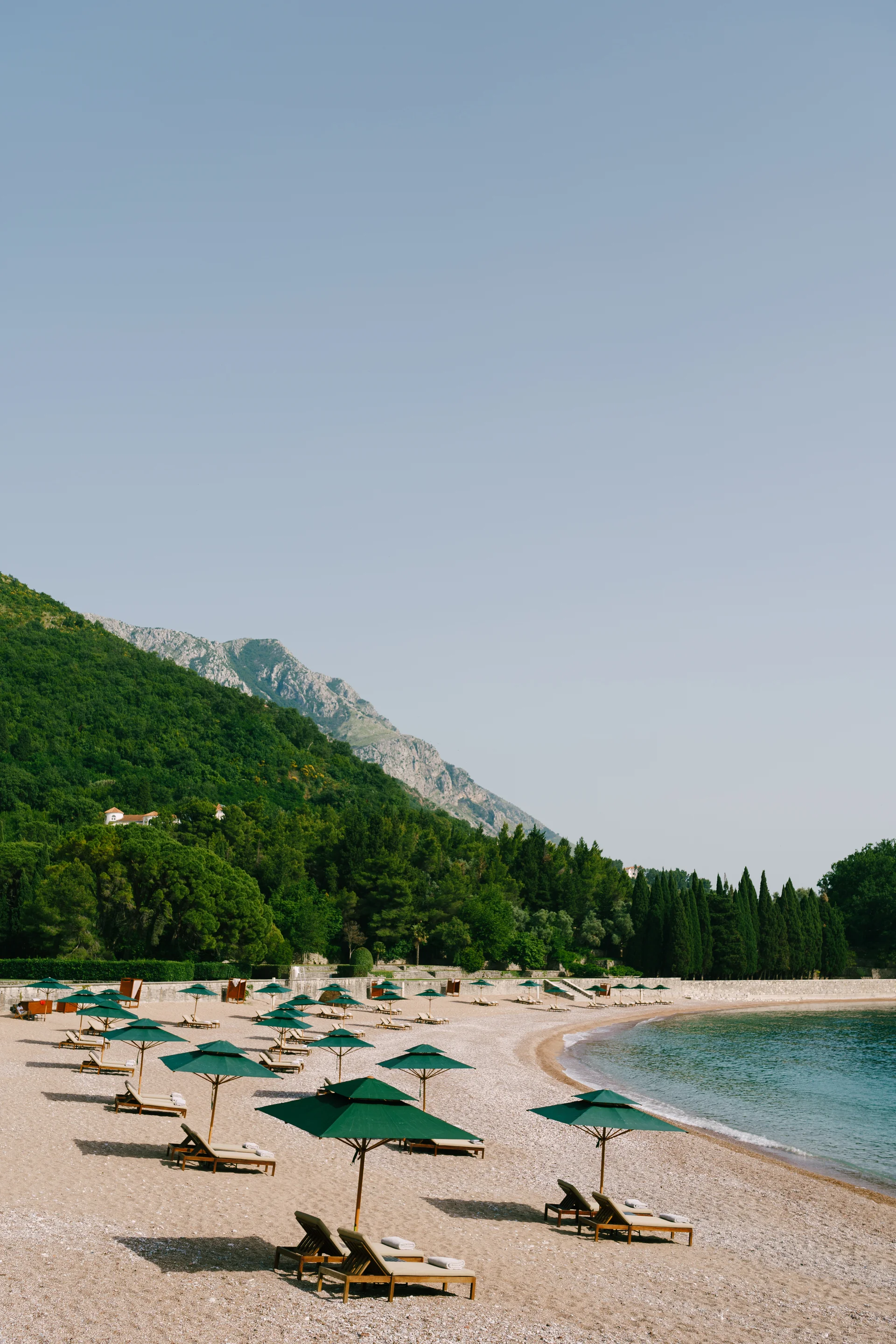 Luxurious Wooden Sun Loungers Green Beach Umbrellas Sandy Beach. Nature wallpaper. 3966×5949px. Free download for personal…