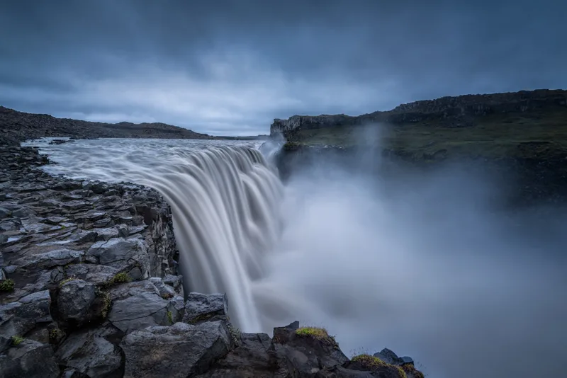 Majestic Waterfalls Rocky Environment