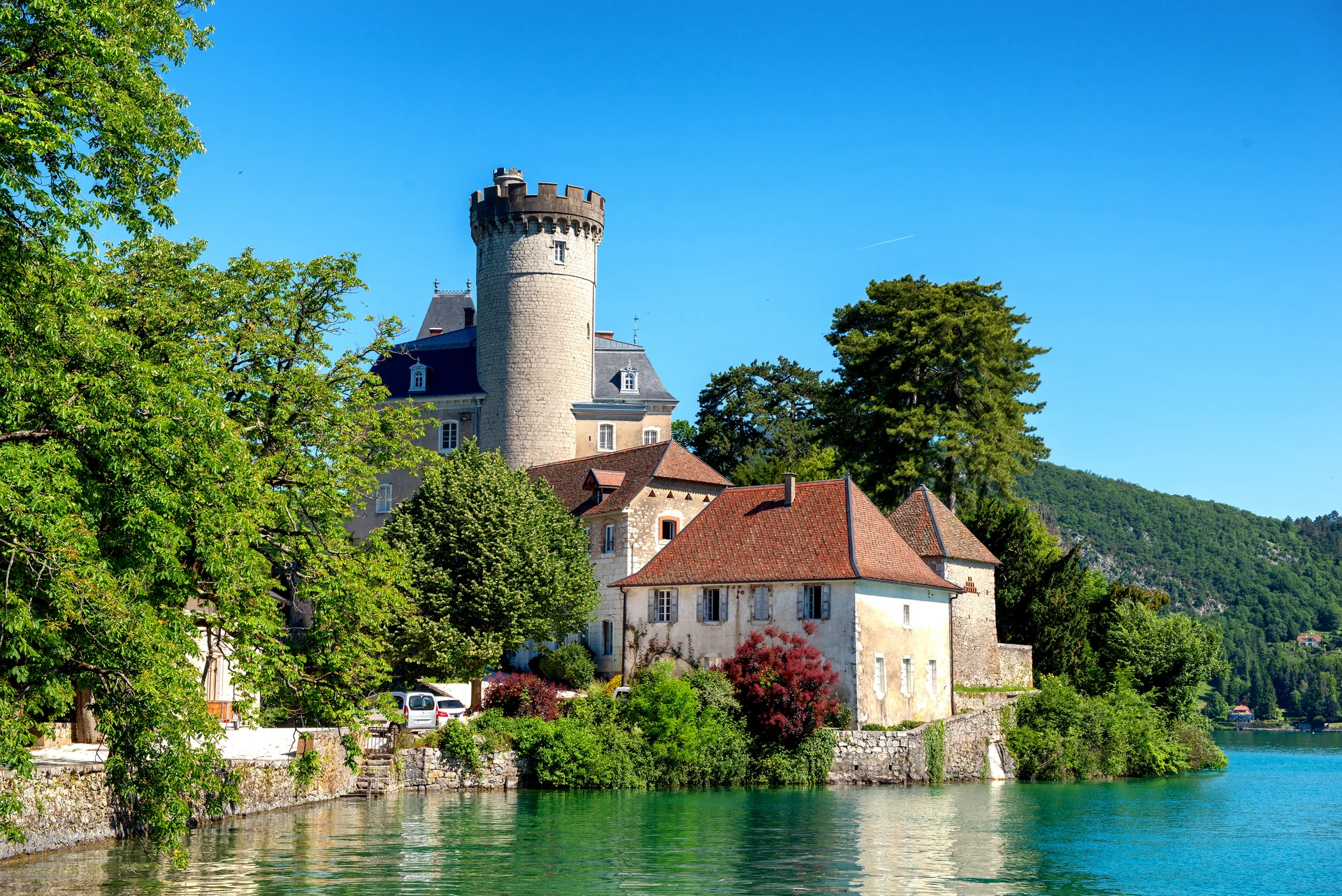 Medieval Castle Annecy Lake Alpes Mountains France. Nature wallpaper. 4710×3144px. Free download for personal use.