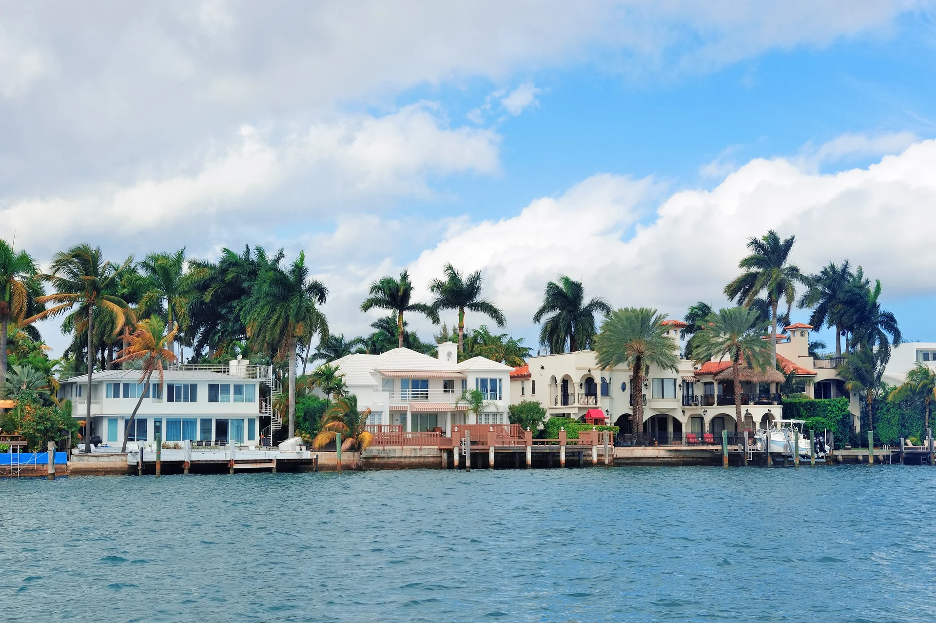 Miami Luxury House. Cars wallpaper. 4241×2821px. Free download for personal use.