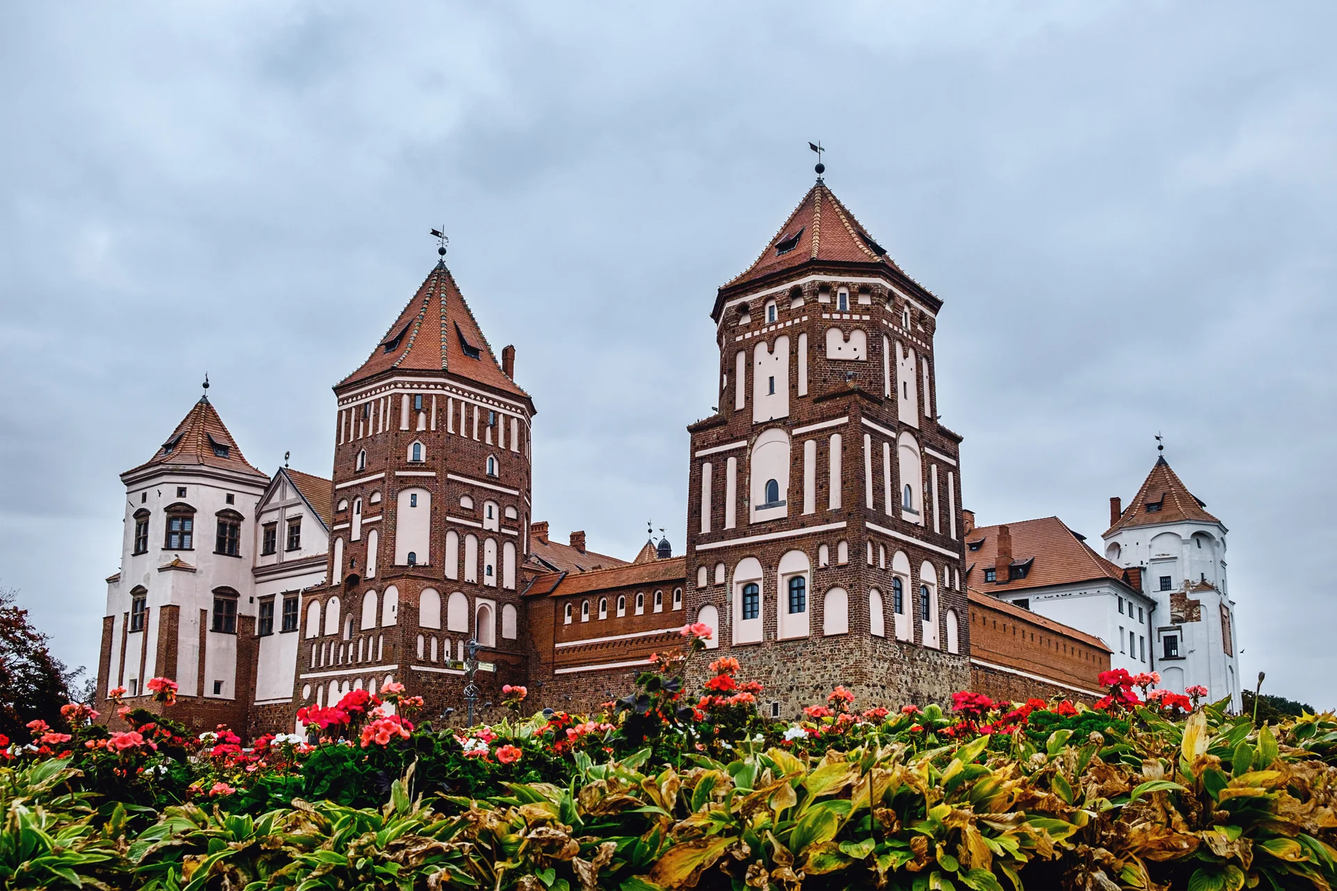Mir Castle Belarus. Uncategorized wallpaper. 4200×2800px. Free download for personal use.