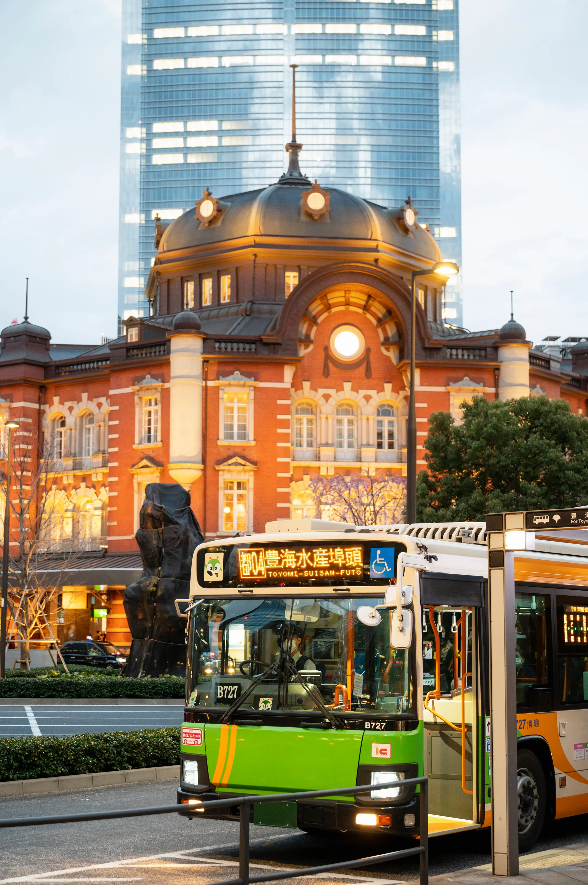 Modern Tokyo Street Background. Cities wallpaper. 3987×5992px. Free download for personal use.