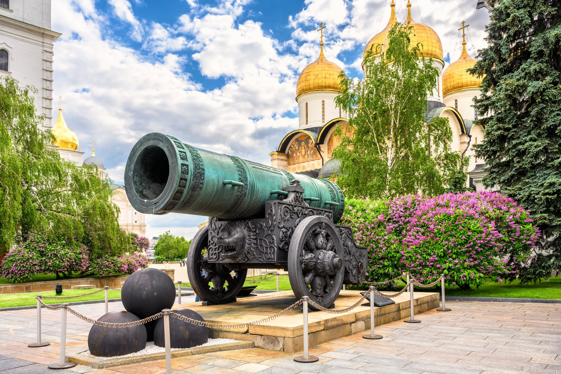 Moscow Kremlin Sightseeing Russia Tsar Cannon Old Russian Orthodox Cathedrals. Vintage wallpaper. 4000×2669px. Free downlo…