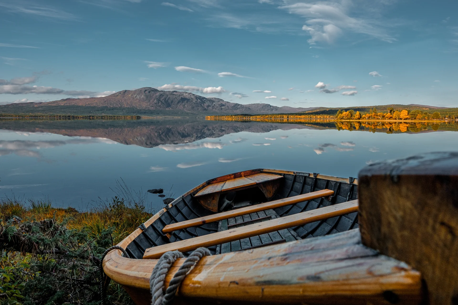 Old Wooden Boat Shore Lake Sunset. Nature wallpaper. 5471×3647px. Free download for personal use.