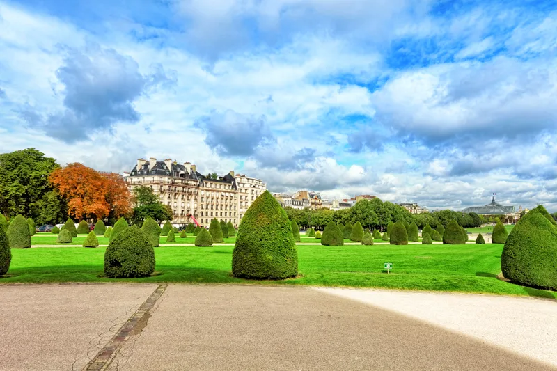 Park Near Main Entrance Les Invalides Paris France