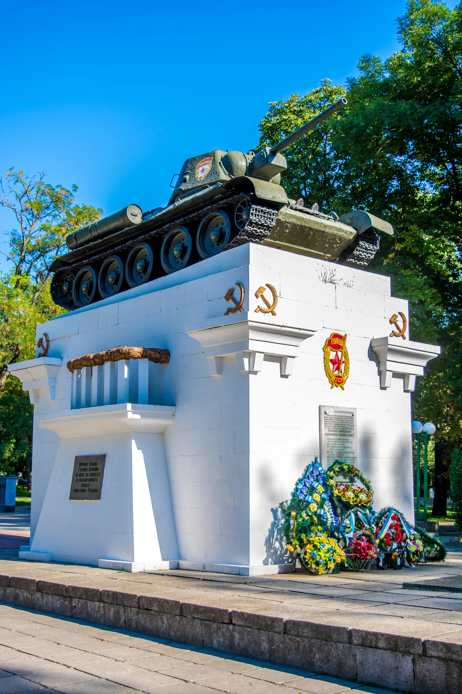 Photo Monument Tank Park Kamyanetspodilsky. Uncategorized wallpaper. 4000×6000px. Free download for personal use.