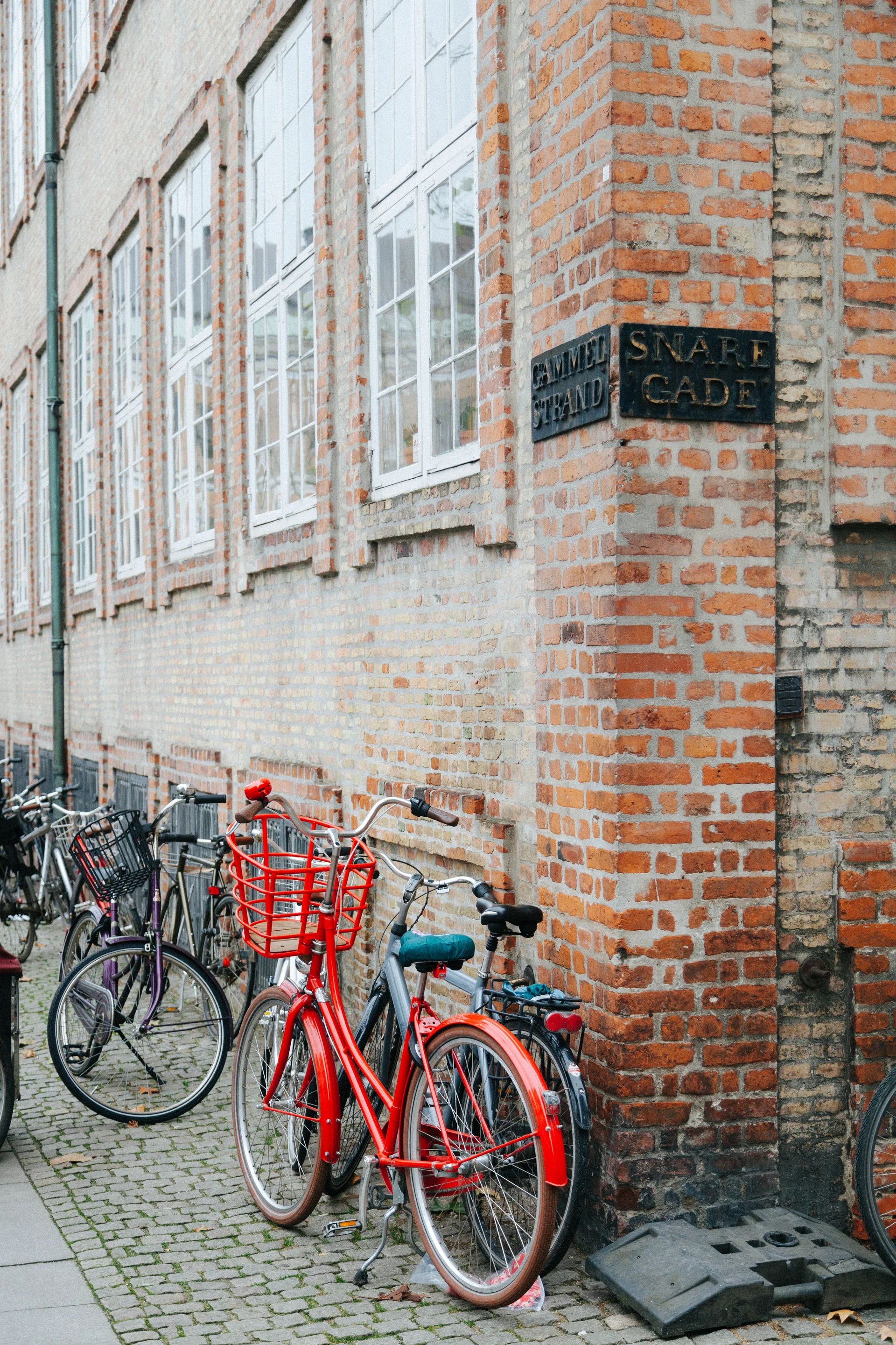 Plenty Bicycles Cobbled Street. Uncategorized wallpaper. 3744×5616px. Free download for personal use.