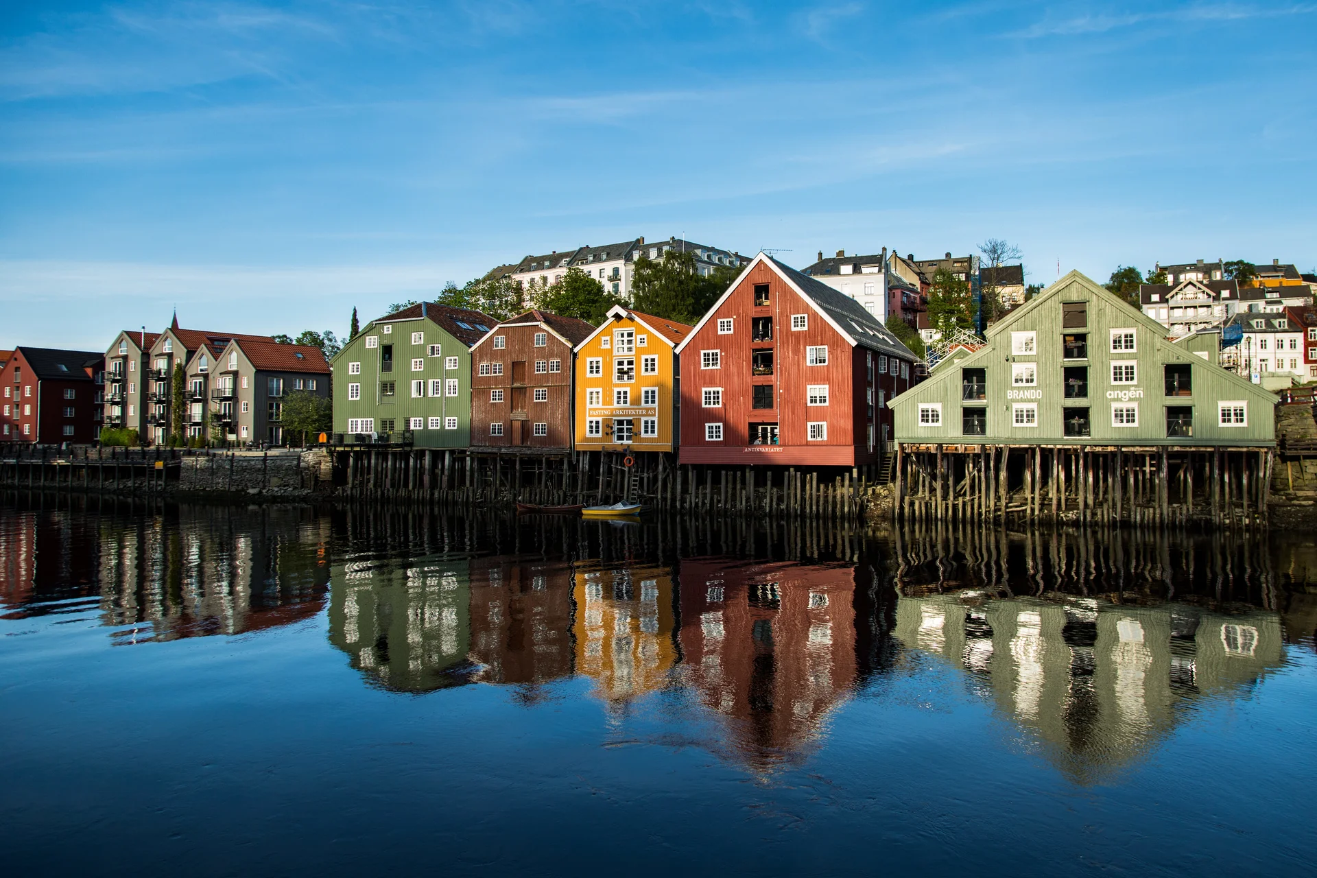 Range Buildings Shore Reflecting Lake Clear Blue Sky. Nature wallpaper. 5203×3469px. Free download for personal use.