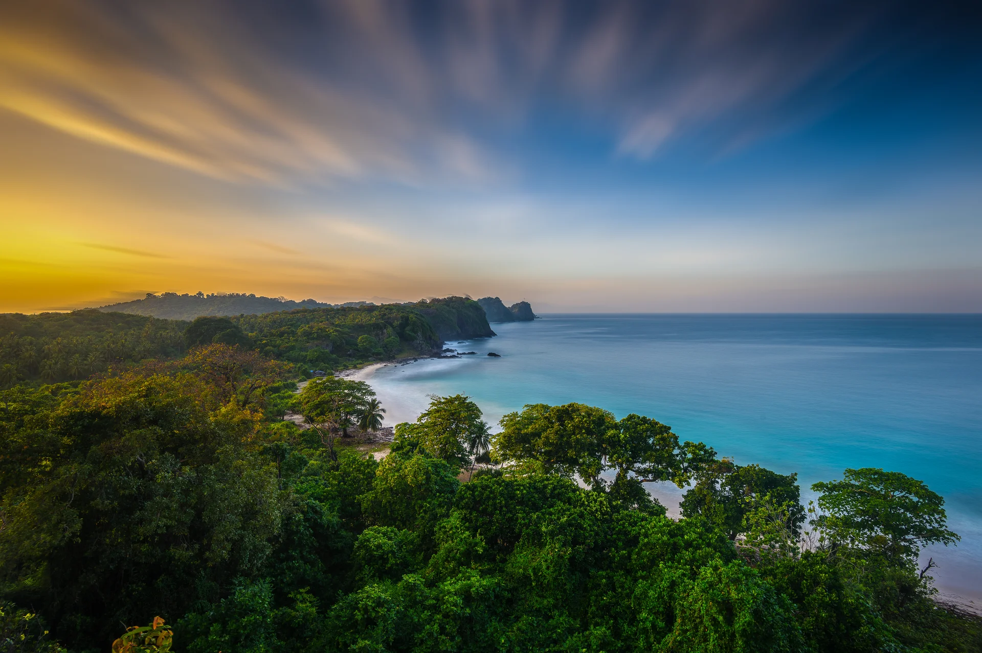 Scenic View Beach Sunset. Nature wallpaper. 5909×3934px. Free download for personal use.