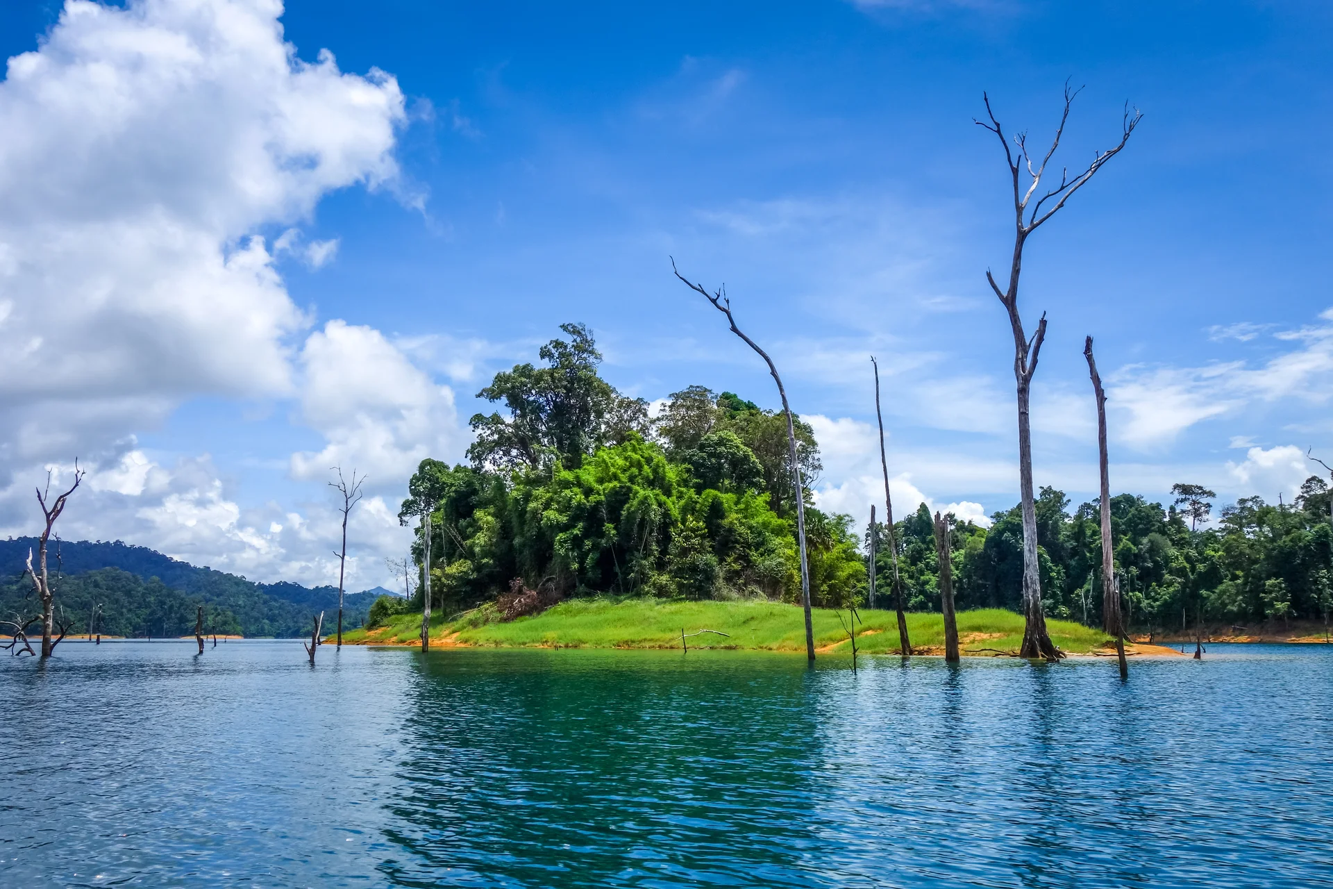 Scenic View Lake Against Sky. Nature wallpaper. 4000×2667px. Free download for personal use.