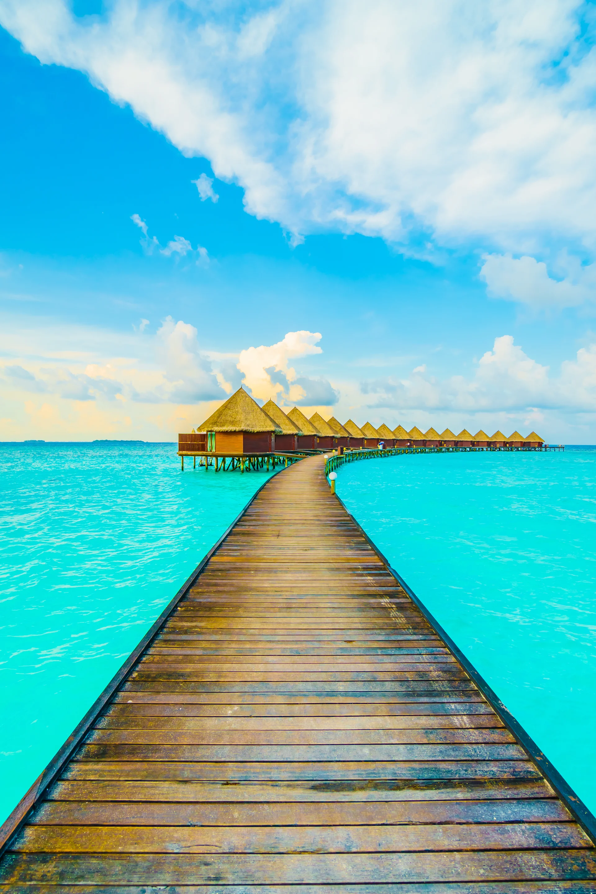 Sky Beautiful Vacation Ocean House. Nature wallpaper. 4000×6000px. Free download for personal use.