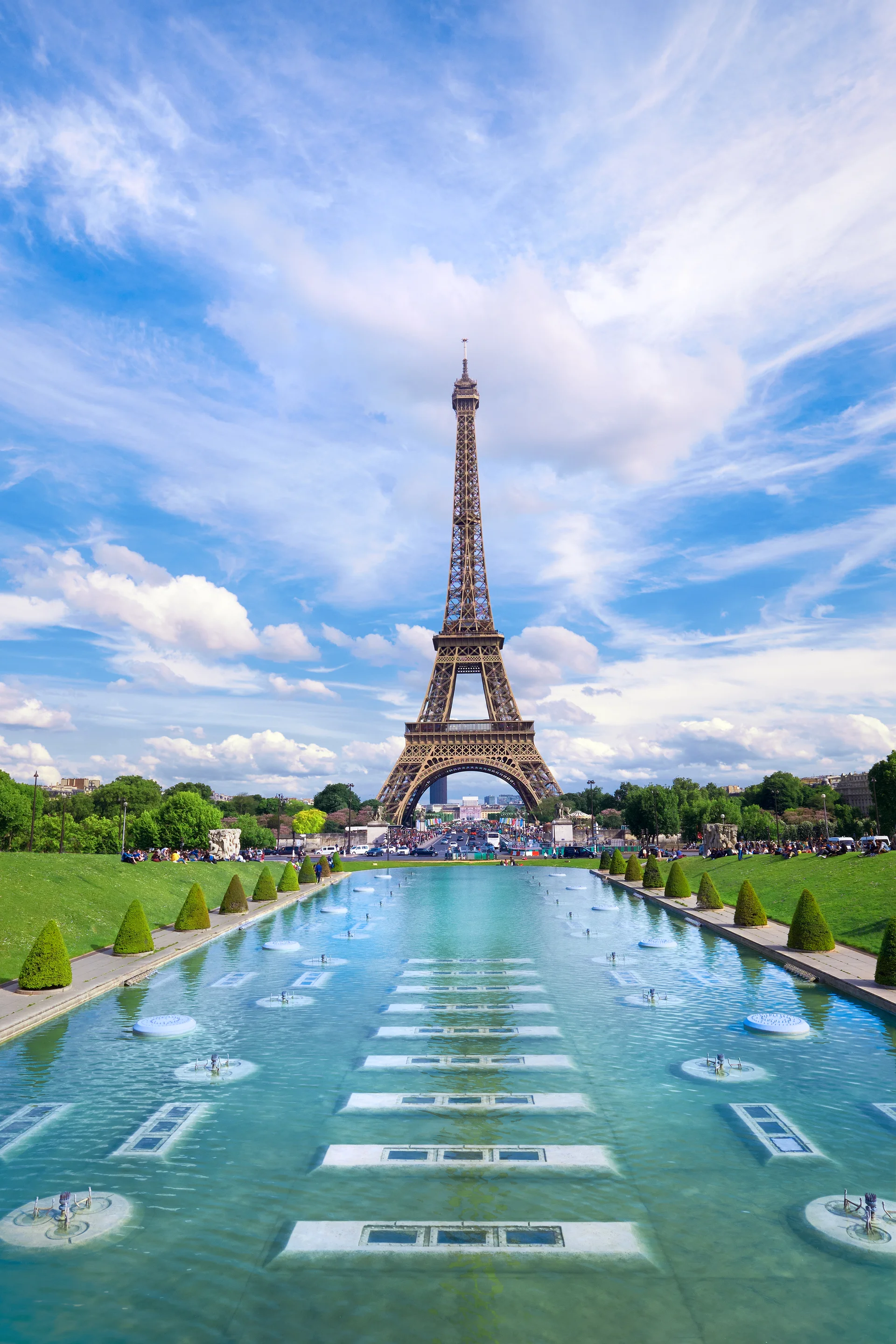 Symmetrical Front Panoramic View Eiffel Tower Bright Sunny Afternoon Taken From Fountains Trocadero. Aerial wallpaper. 325…