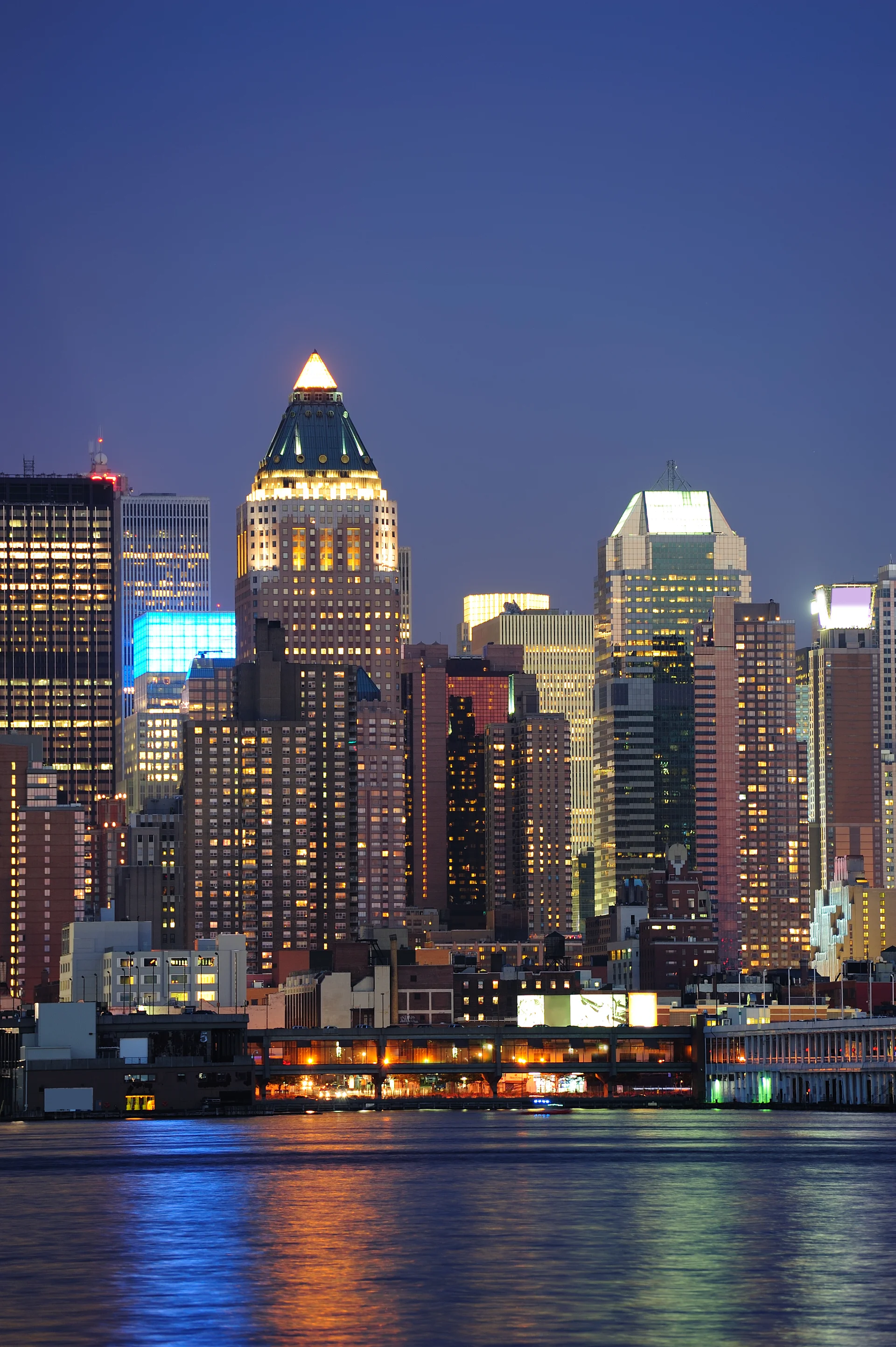 Urban Modern Architecture New York City. Cities wallpaper. 2832×4256px. Free download for personal use.