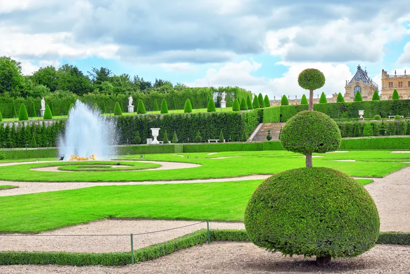 Versailles France July 02 2016 Fountain Near Flower Bed Famous Gardens Versailles Chateau De Versailles