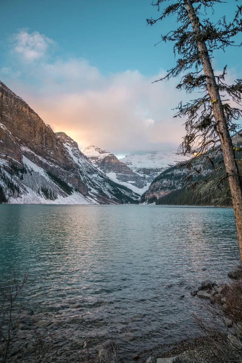 Vertical Shot Lake Center Snowy Mountains Bright Sky Background
