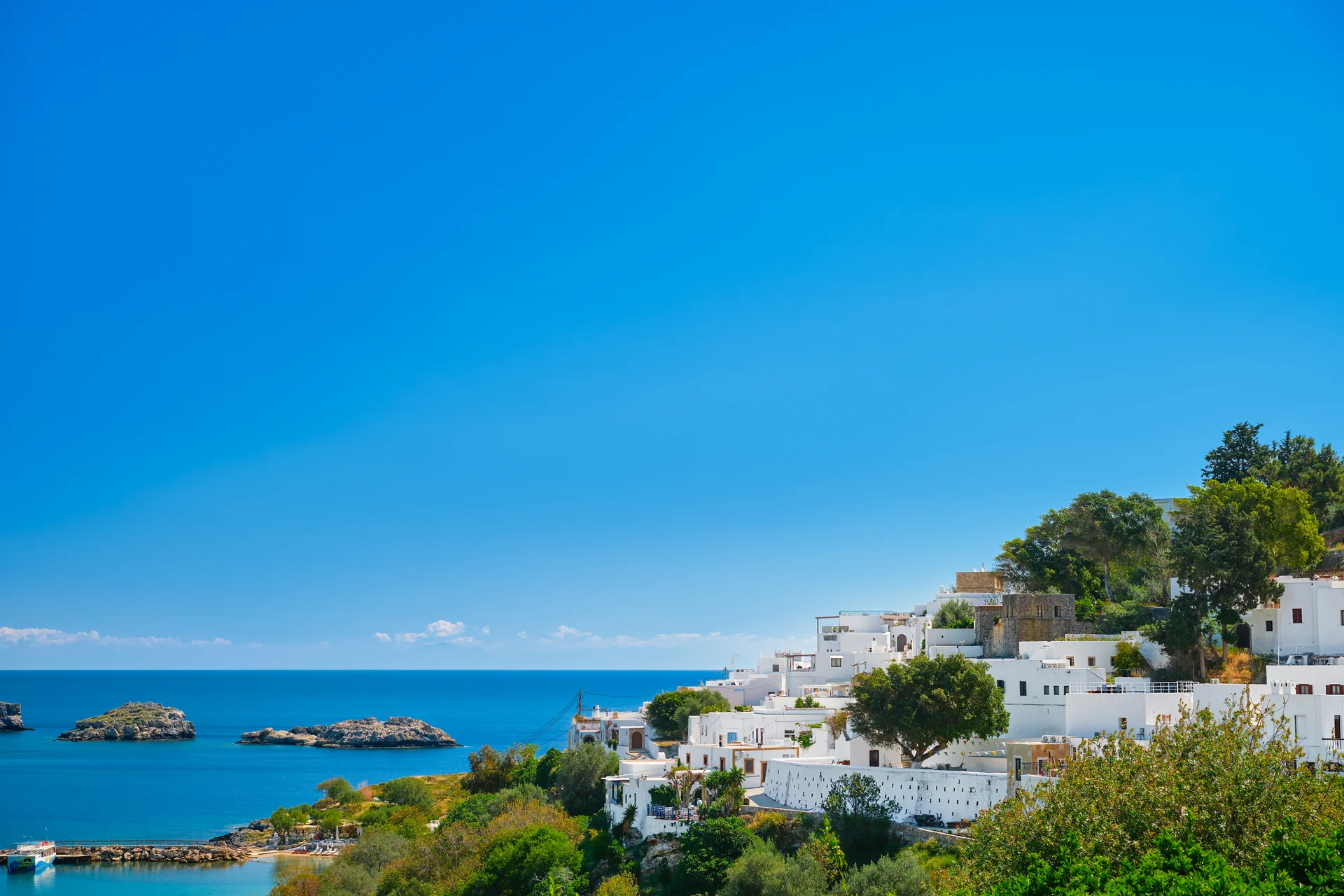 View Bay Snowwhite Houses Ancient City Lindos Greek Island Rhodes View Aegean Sea Islands Dodecanese Archipelago Europe. N…