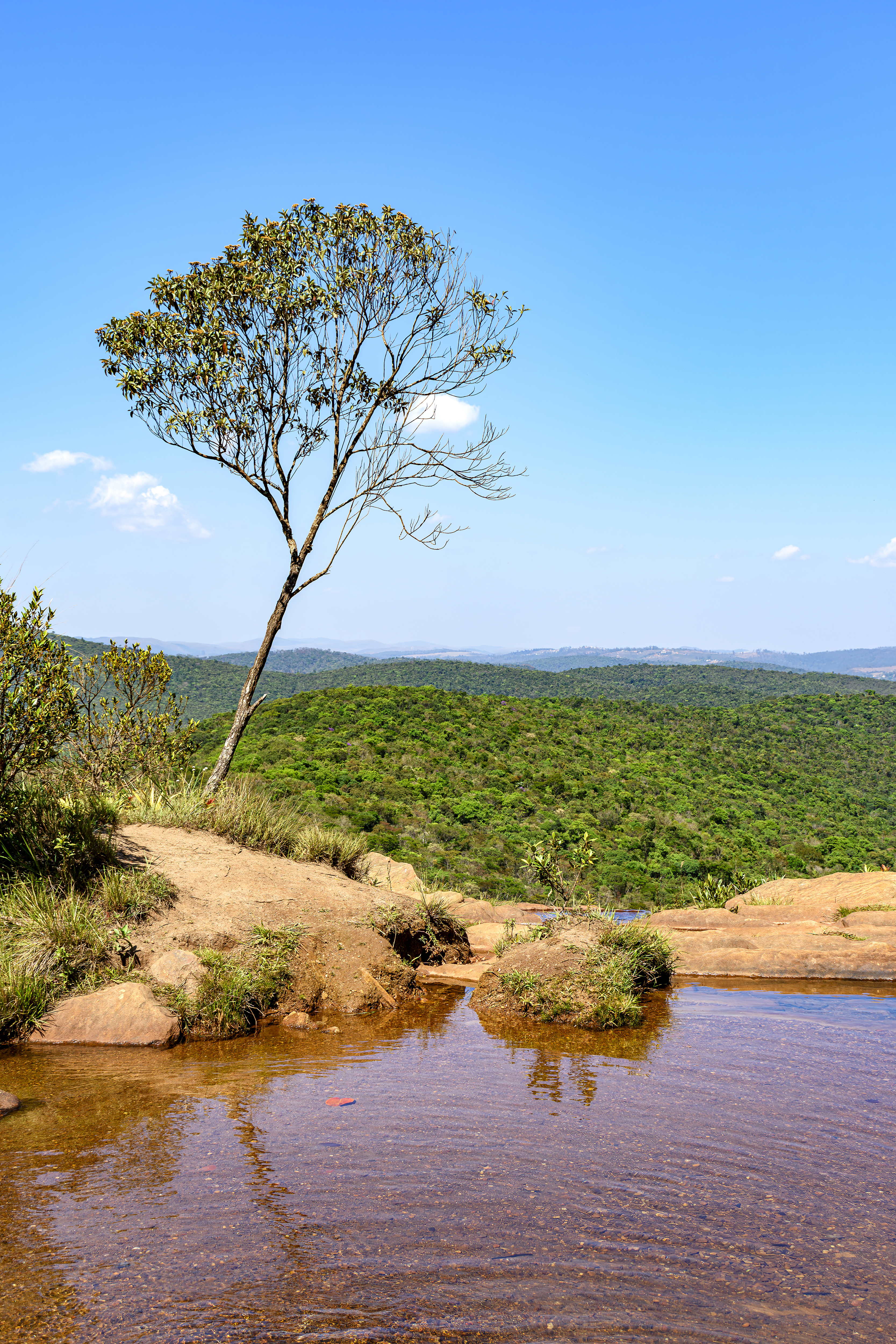 View Lake Formed By River Mountains Their State Minas Gerais Brazil