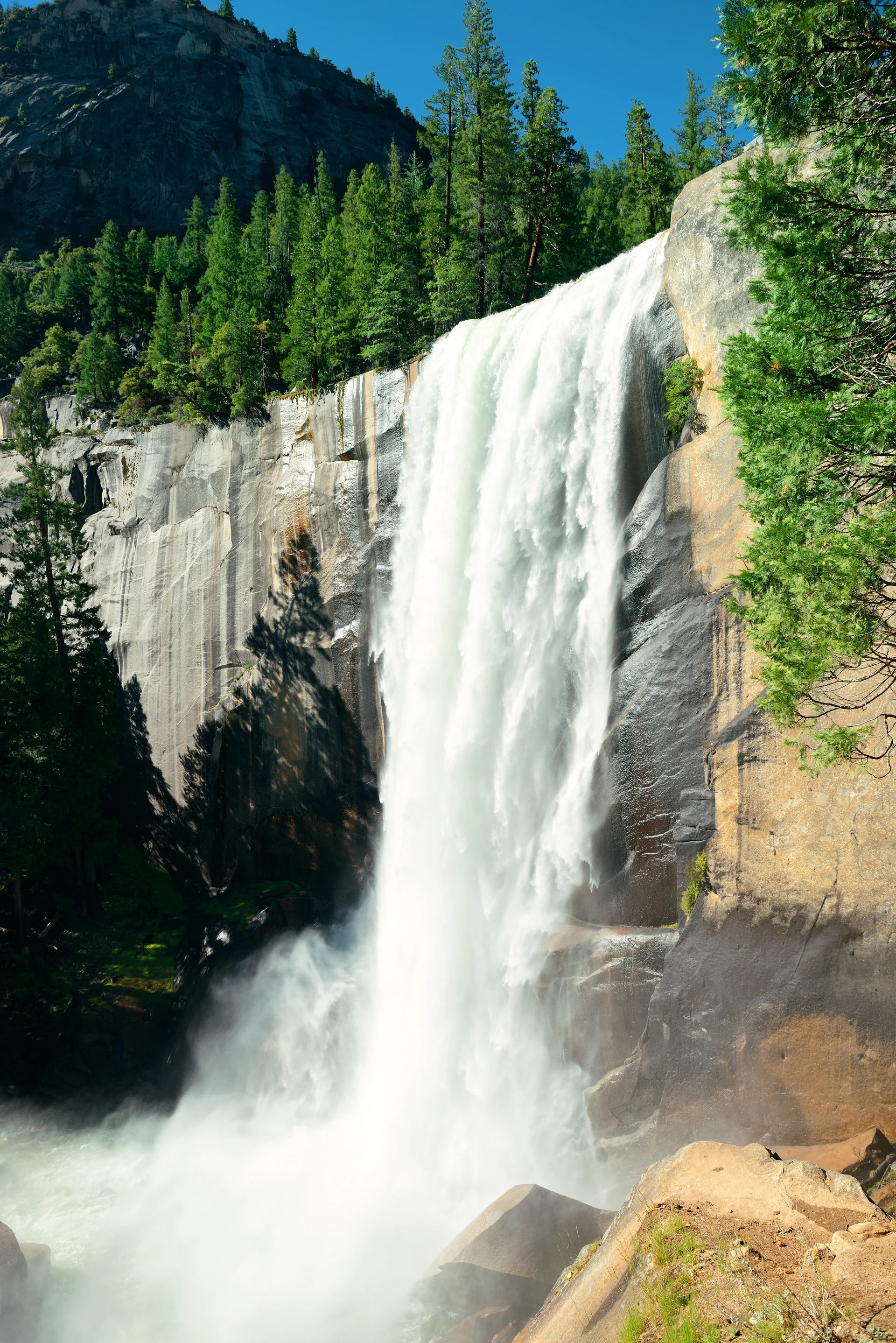 Waterfalls Yosemite National Park California. Nature wallpaper. 3400×5094px. Free download for personal use.