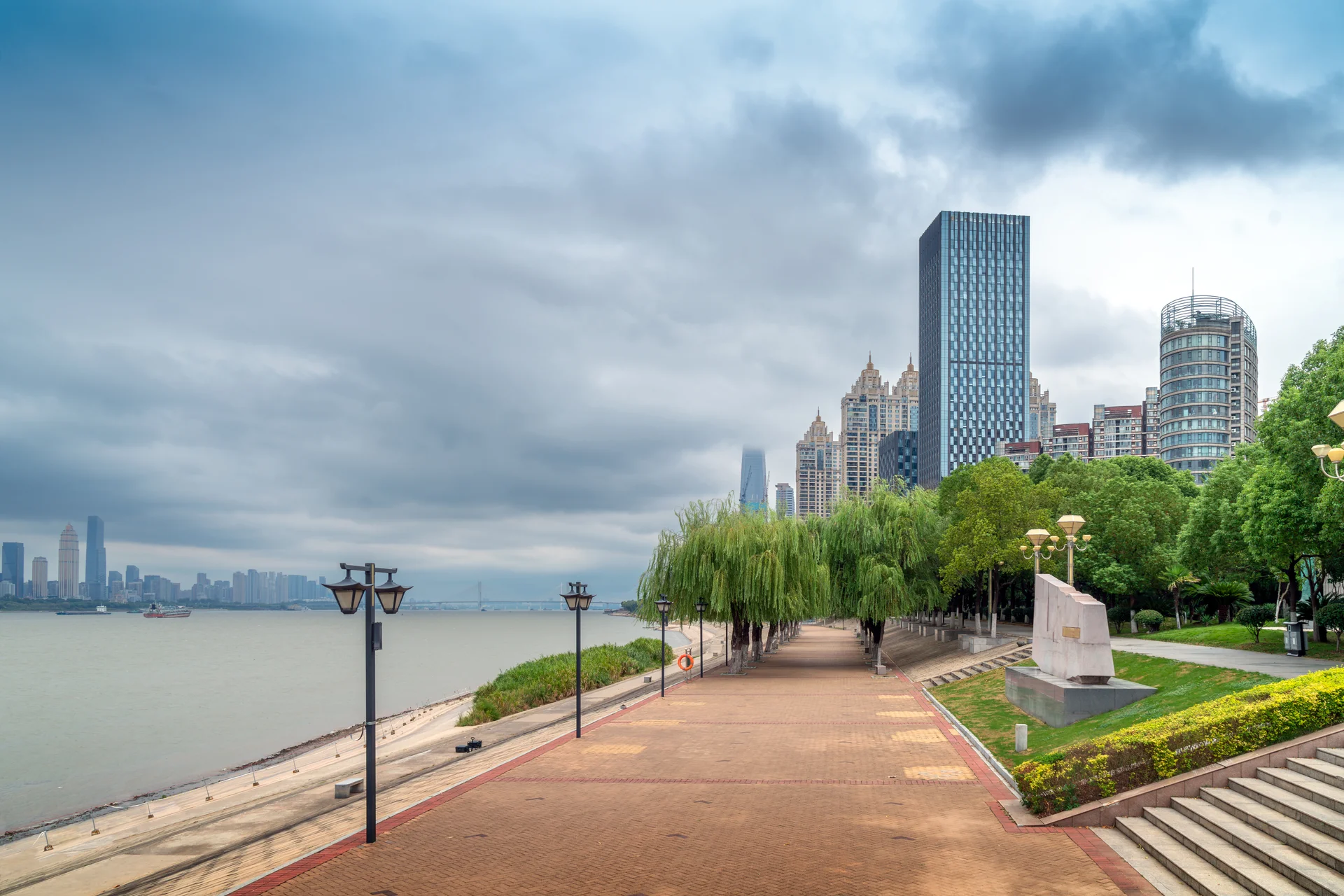 Wuhan City Skyline China. Cities wallpaper. 7000×4669px. Free download for personal use.